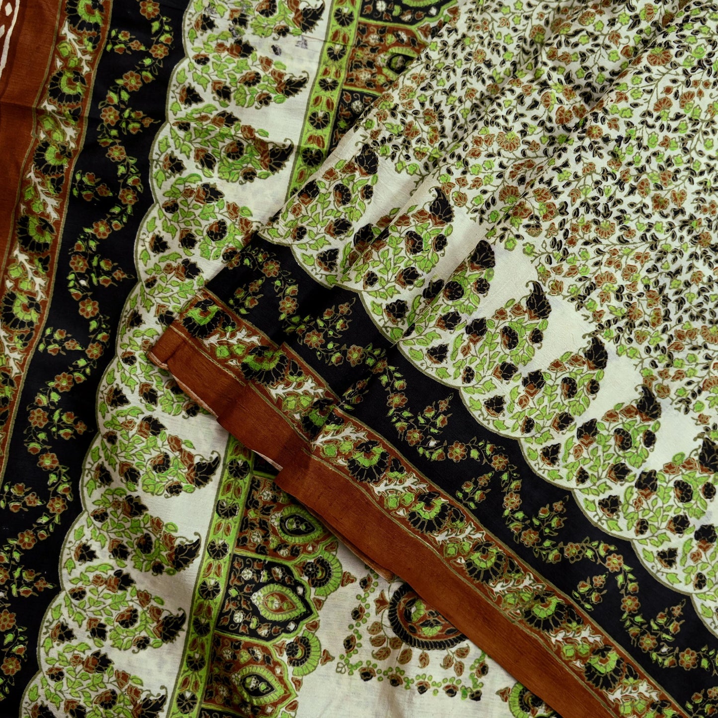Indian Vintage Sari Ivory & Black Printed Pure Silk Sarees 6yd Sewing Craft Fabric DressMaking Soft Wrap Upcycle Quilting Crafting Used