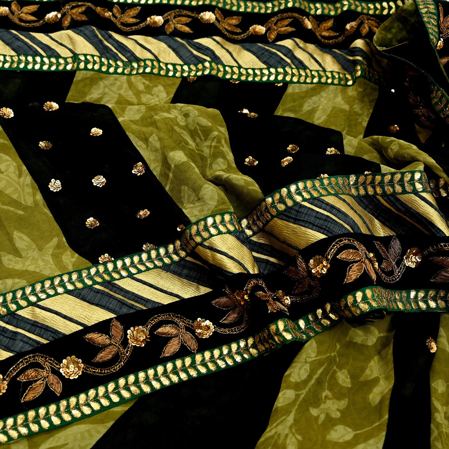 Indian Pre-owned Heavy Sari Black & Green Pure Georgette Silk Hand Embroidered Sarees Designer Sabyasachi 6Yd Sewing Ethnic Sarees