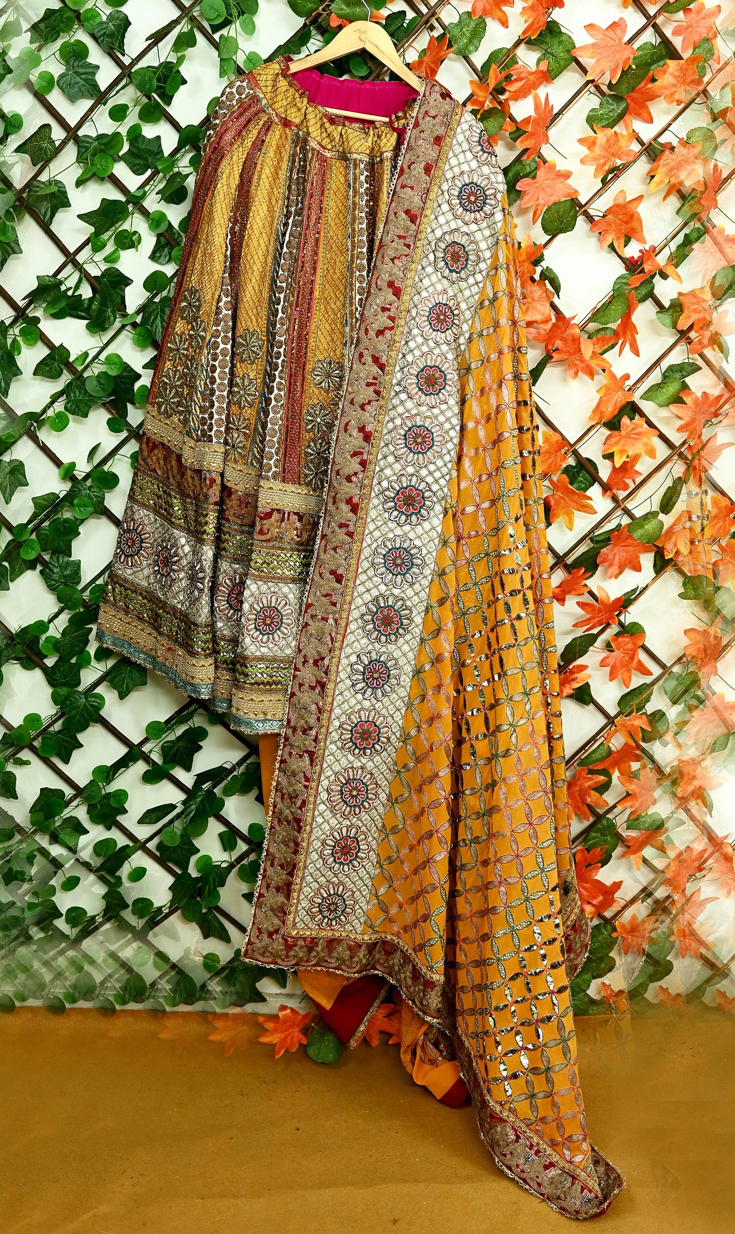 Indian Pre-owned Heavy Wedding Hand Embroidered Lehenga/Dupatta Designer By Anamika Khanna Zardozi Bridal Wear Floral Design