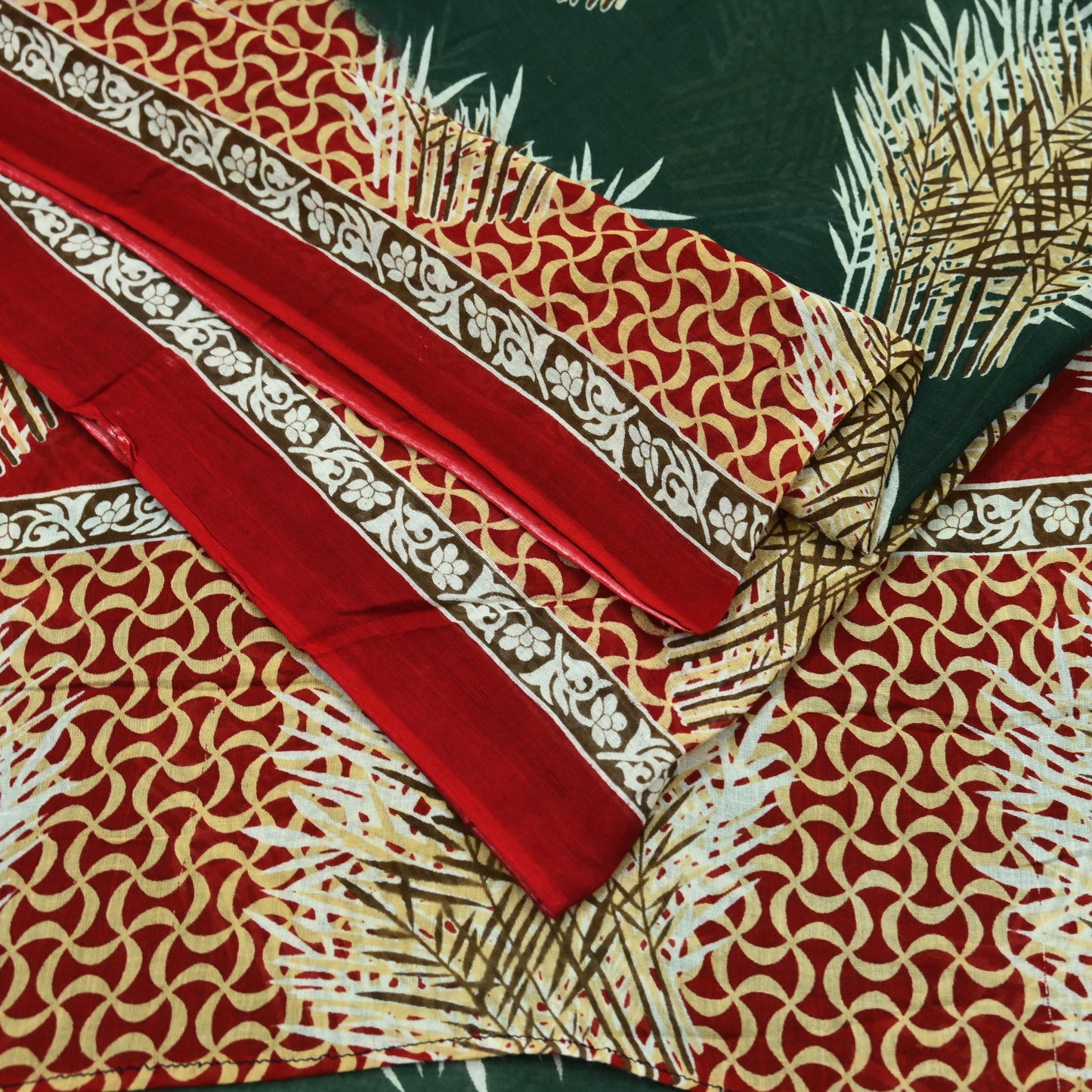 Indian Vintage Sari Green & Red Printed Pure Cotton Saree Craft Fabric 5Yd Sewing Sarong Wrap Boho Floral Crafting Upcycle Quilting Used