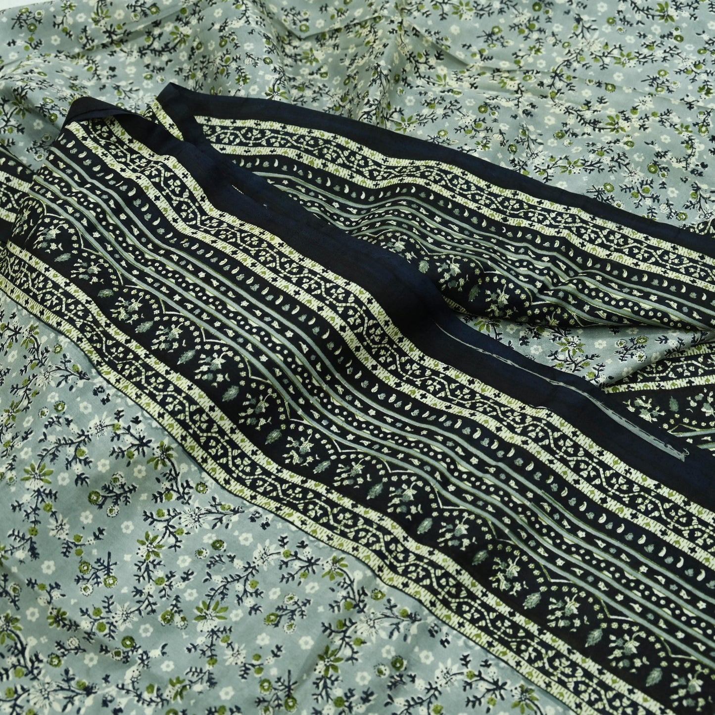 Indian Vintage Sari Black & Gray 100% Pure Silk Printed Saree 5yd Sewing Craft Fabric Dress Making Soft Crafting Quilting Upcycle Used