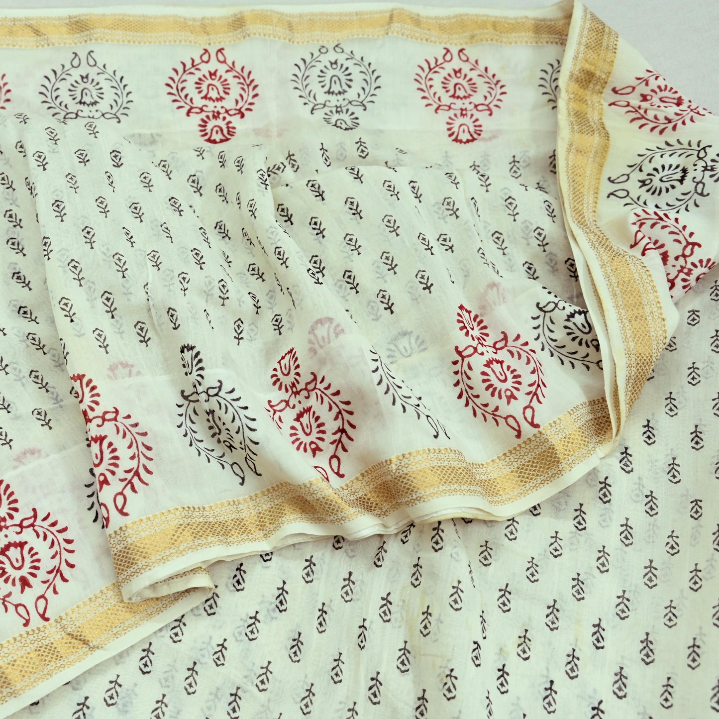 Indian Vintage Sari White Pure chanderi Silk Bagru Printed Sarees Fabric 5Yd Floral Soft Golden Zari Border Ethnic Dress making Upcycle