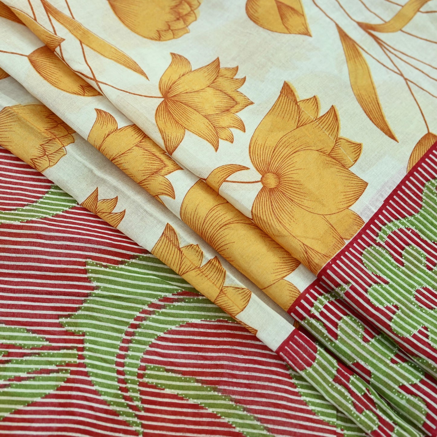 Indian Vintage Sari Red & White Printed 100% Pure Cotton Saree Craft Fabric 5Yd Sewing Sarong Wrap Boho Floral Dress making Quilting