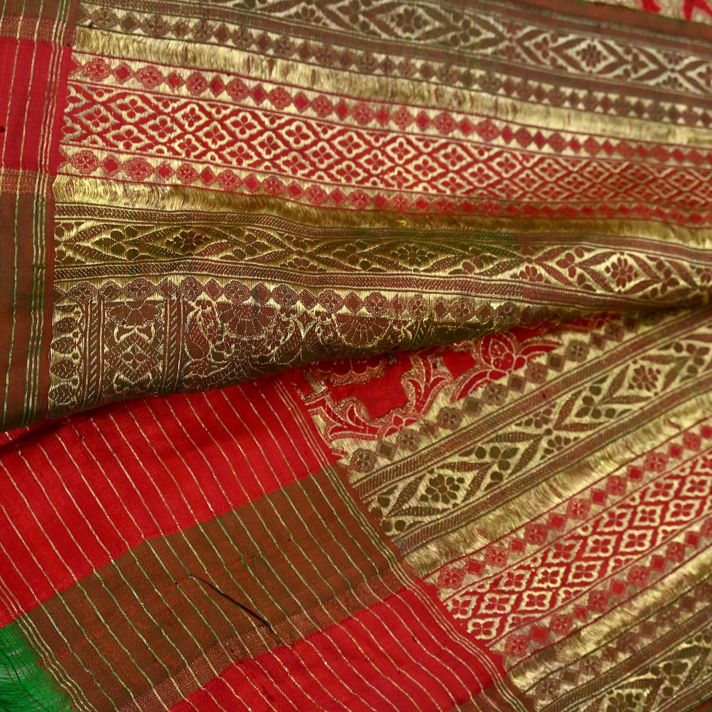 Indian Antique Vintage Heavy Wedding Sari Red & Green Pure Satin Silk Hand Woven Banarasi Sarees Zari 5Yd Floral Pre-owned Designing
