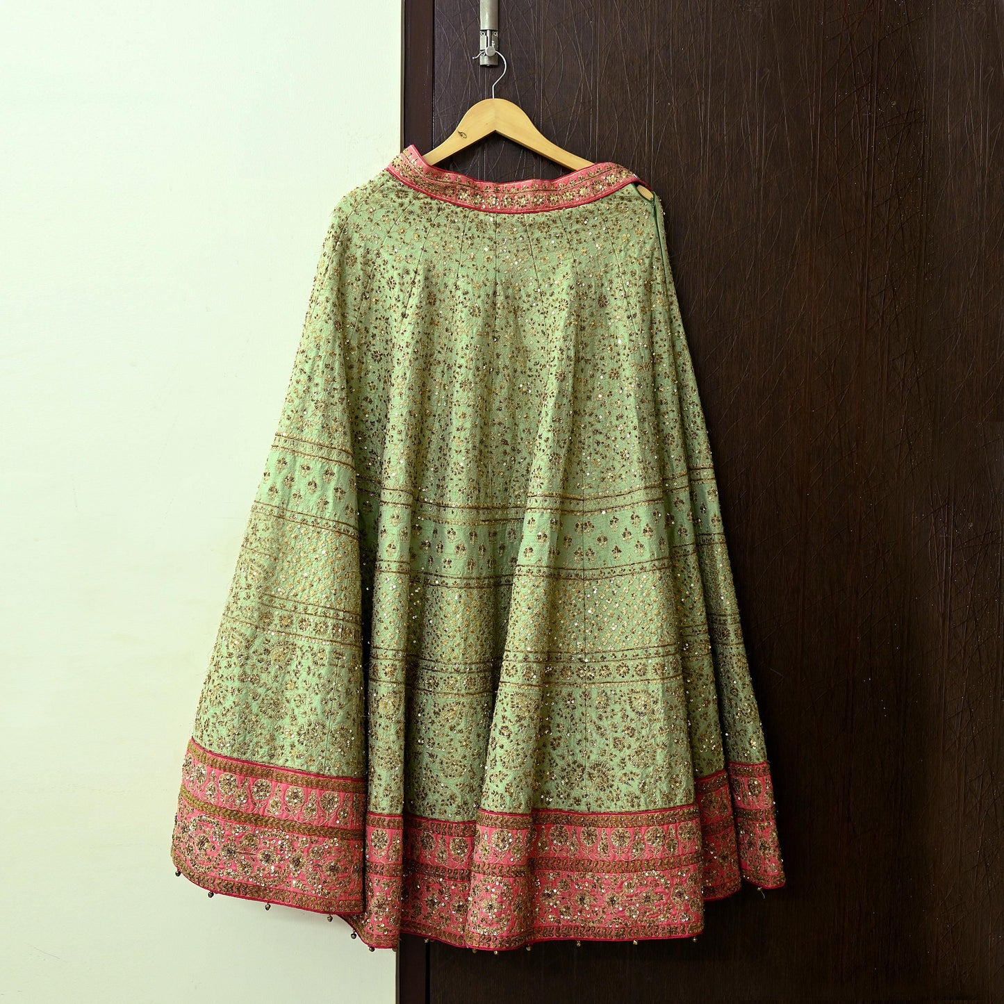 Indian Pre-owned Pink & Green Heavy Wedding Pure chhanderi Silk Hand Embroidered Lehenga/Skirt Designer By Abu Jani Zardozi Bridal Wear