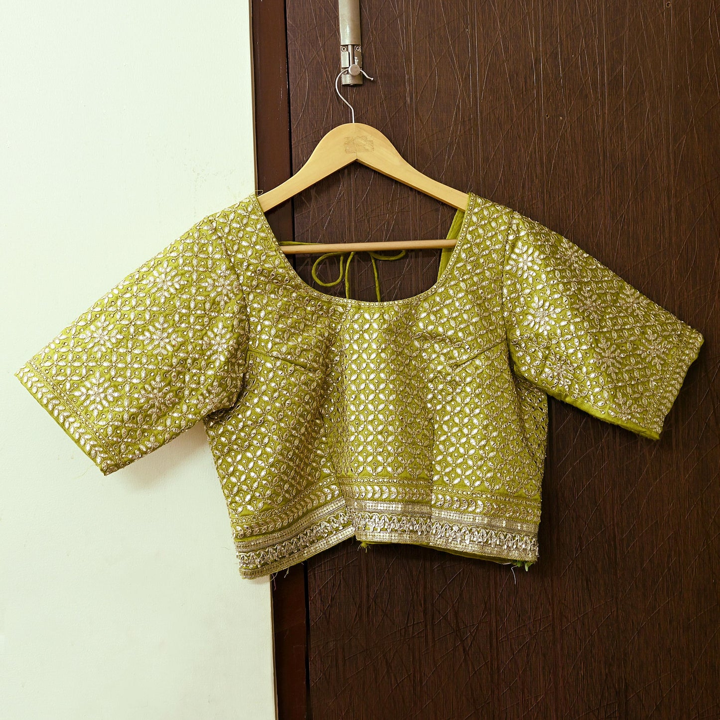 Indian Pre-owned Green Pure Chanderi Silk Hand Embroidered By Designer Abu Jani Blouse/Top/Crop 40L Size Party wear Bollywood