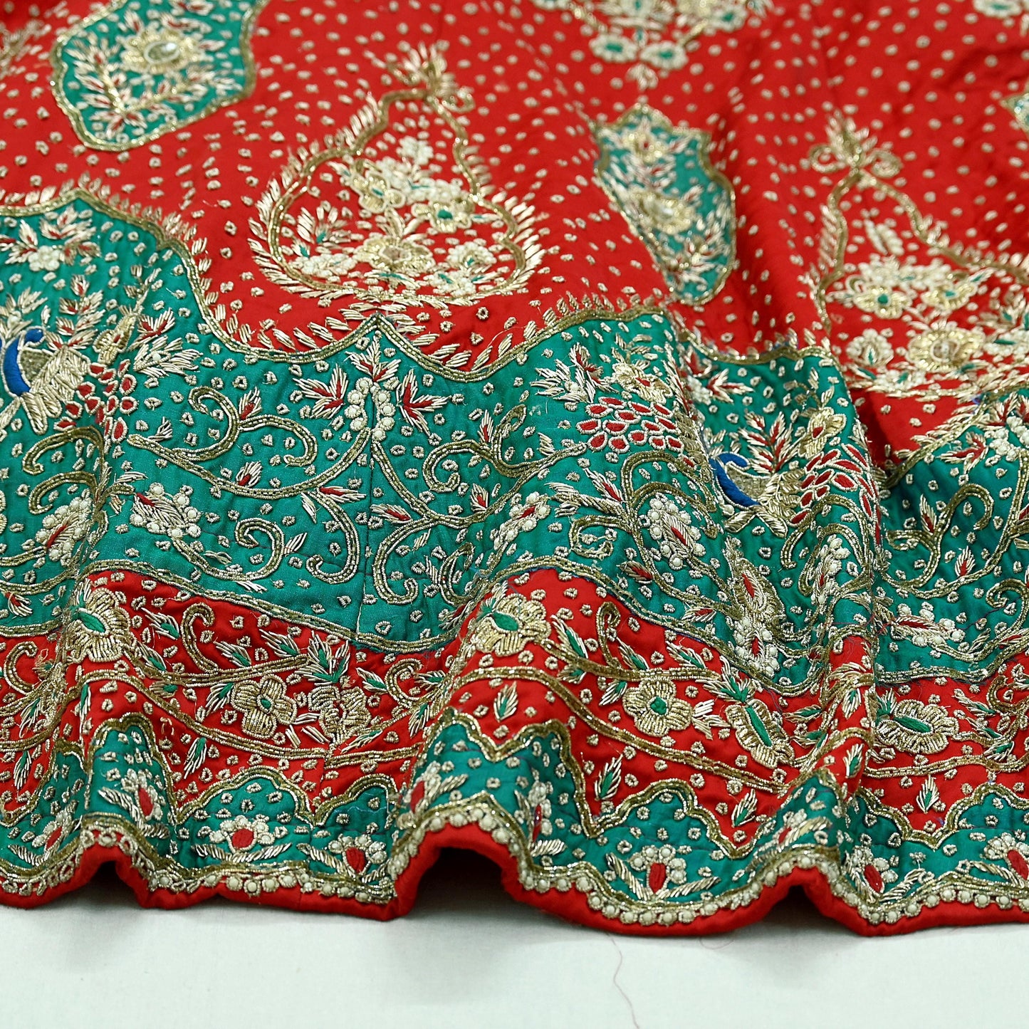 Indian Pre-owned Heavy Wedding Hand Embroidered Designer By Anamika Khanna Lehenga/Skirt Bridal Wear Red Pure Satin Silk