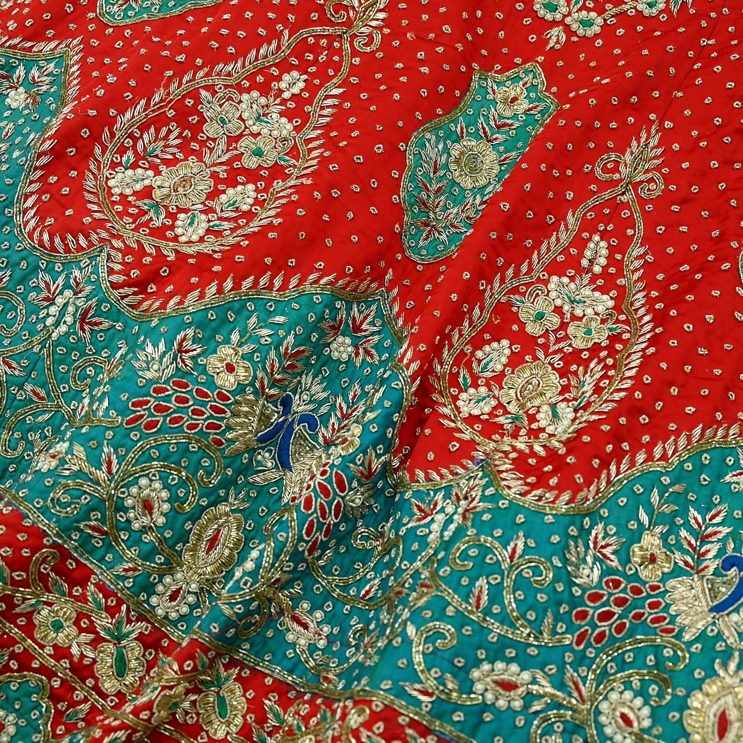 Indian Pre-owned Heavy Wedding Hand Embroidered Designer By Anamika Khanna Lehenga/Skirt Bridal Wear Red Pure Satin Silk