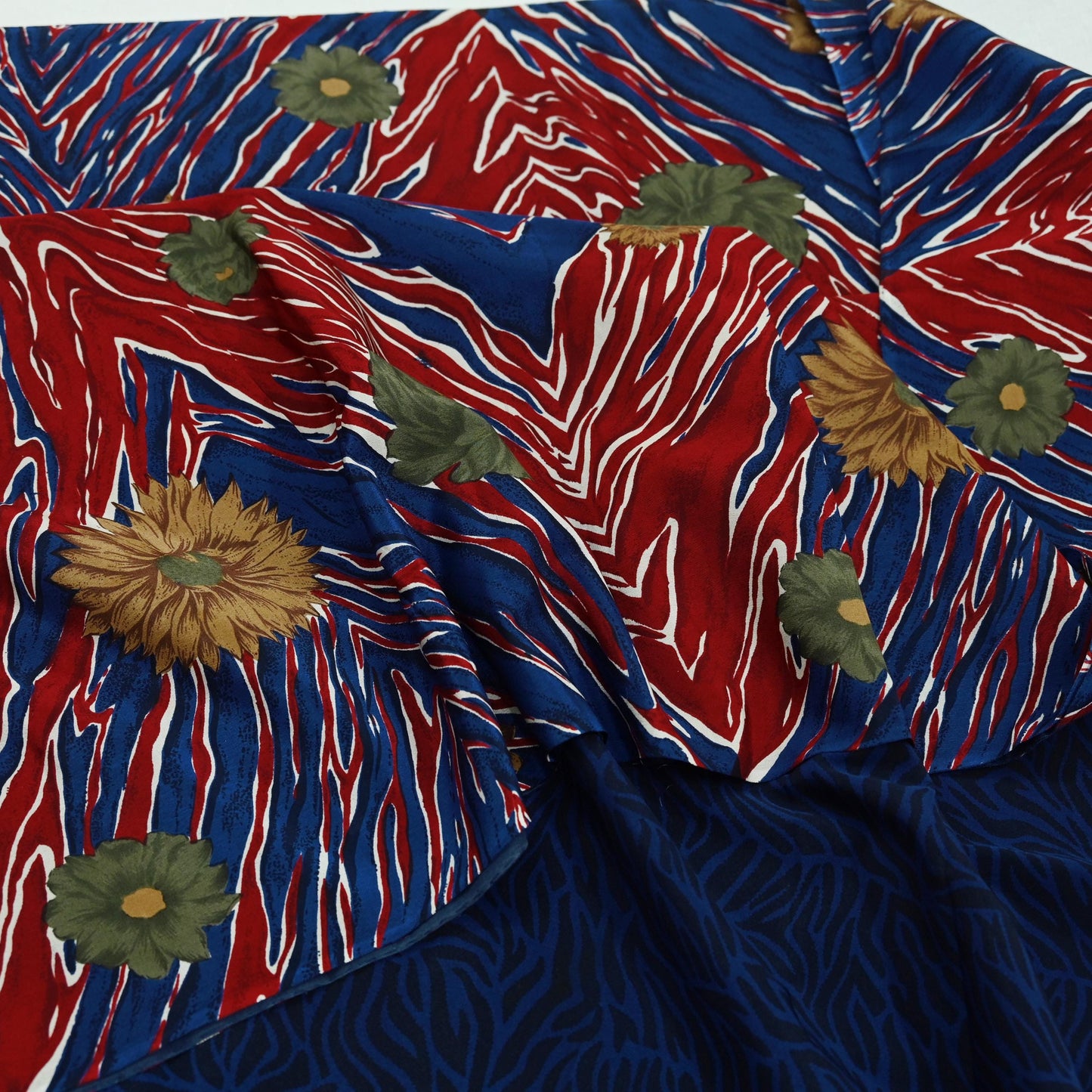 Indian Vintage Red & Blue Saree Pure Crepe Silk Printed Sari Craft Fabric 5yd Sewing Abstract Soft Craft Fabric Wrap Dress making