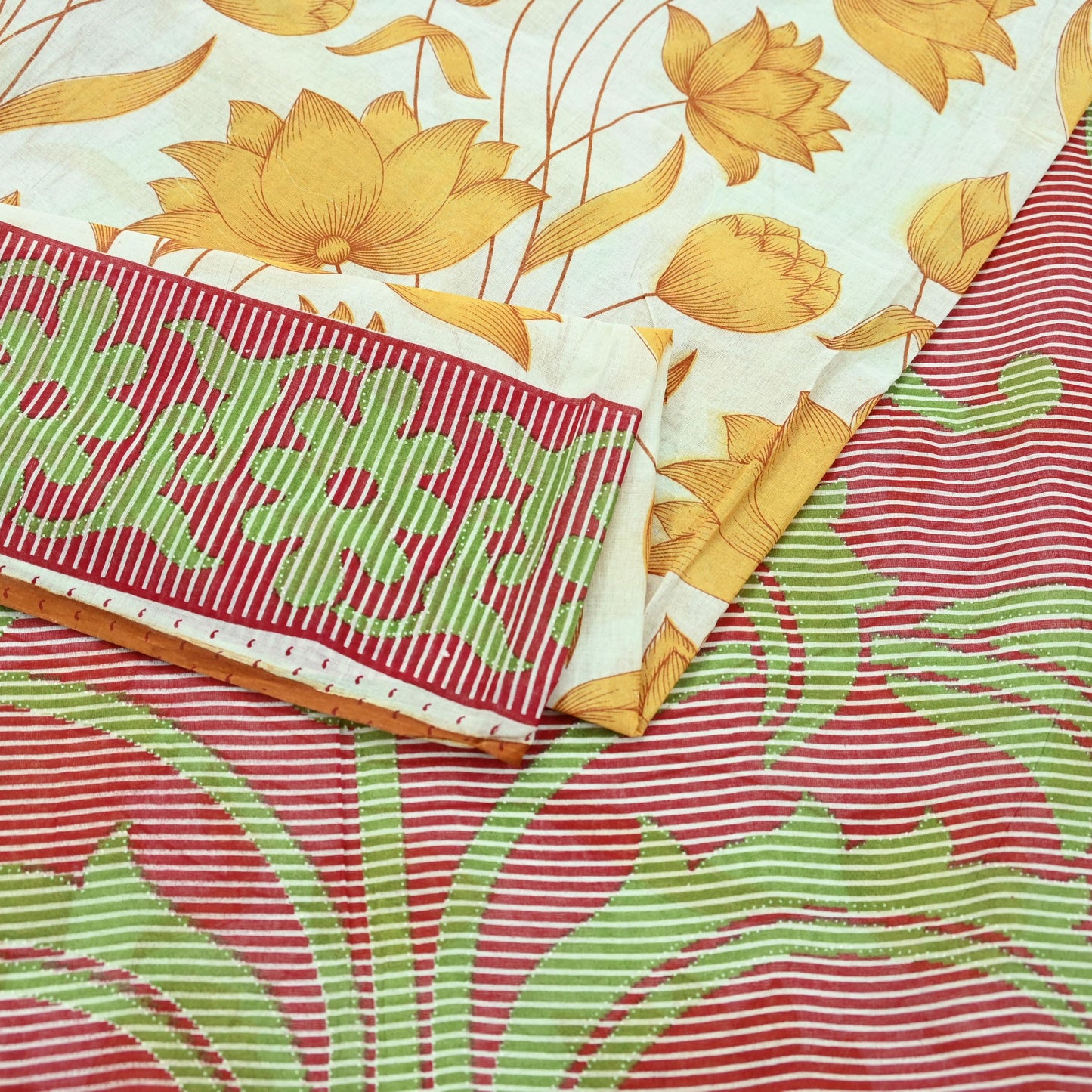 Indian Vintage Sari Red & White Printed 100% Pure Cotton Saree Craft Fabric 5Yd Sewing Sarong Wrap Boho Floral Dress making Quilting