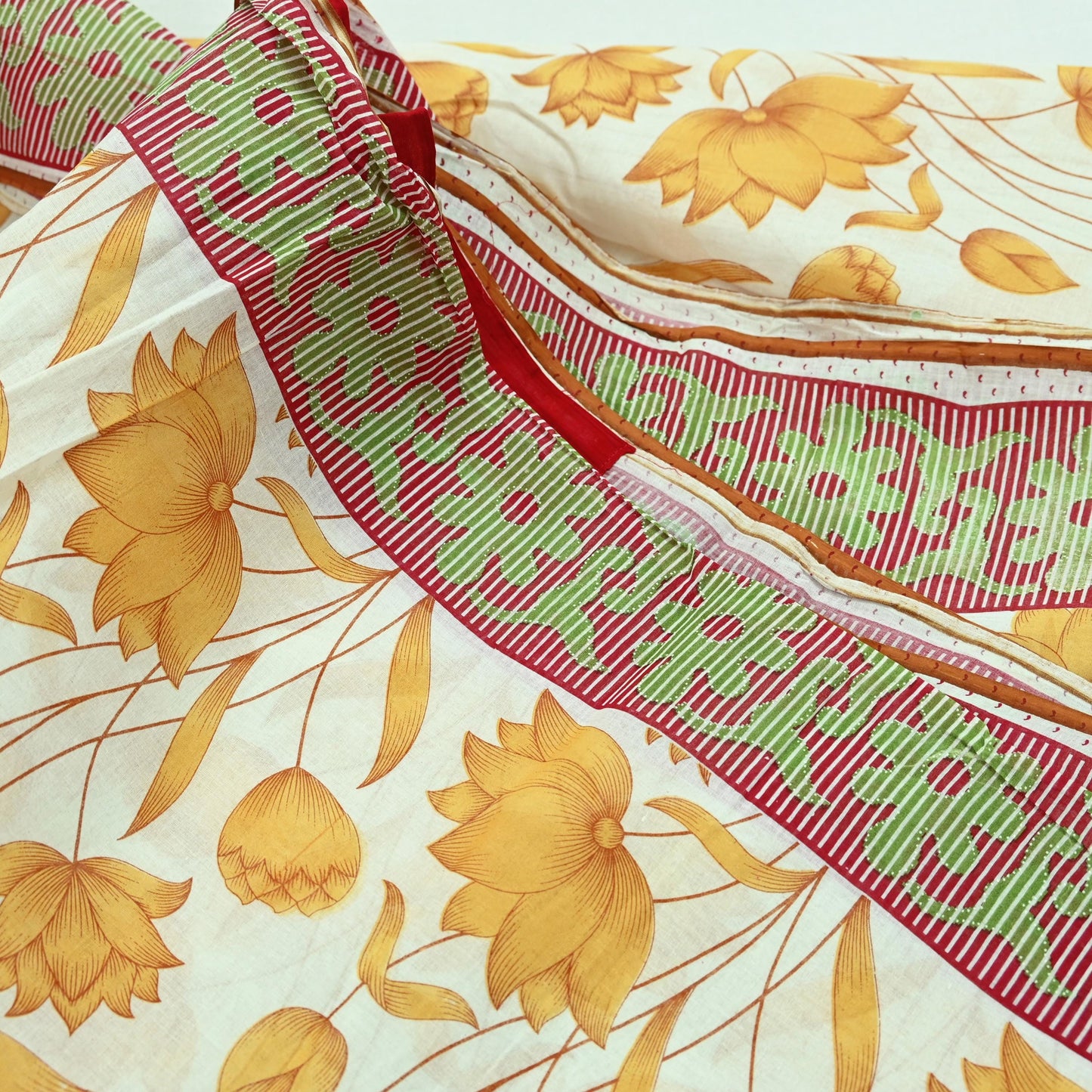 Indian Vintage Sari Red & White Printed 100% Pure Cotton Saree Craft Fabric 5Yd Sewing Sarong Wrap Boho Floral Dress making Quilting