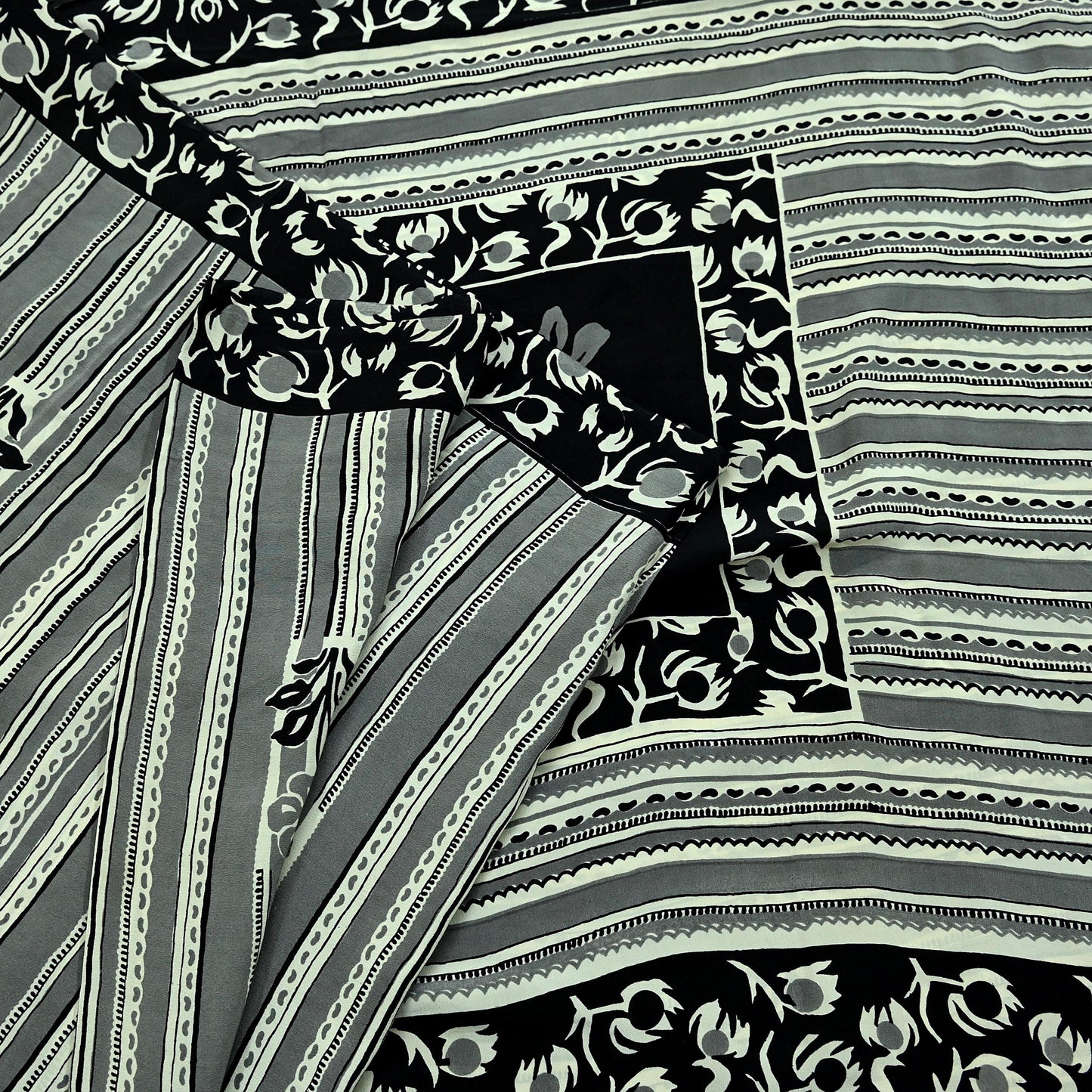 Indian Vintage Sari Ivory & Black Pure Crepe Silk Printed Saree 5yd Sewing Floral Soft Craft Fabric Wrap Dress Making Crafting Quilting