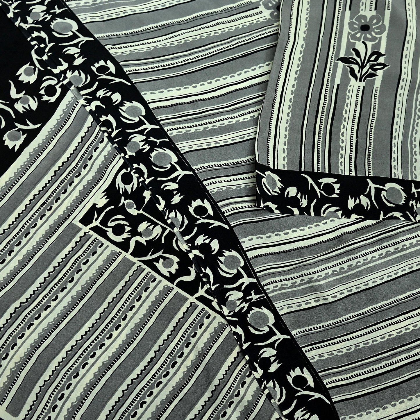 Indian Vintage Sari Ivory & Black Pure Crepe Silk Printed Saree 5yd Sewing Floral Soft Craft Fabric Wrap Dress Making Crafting Quilting