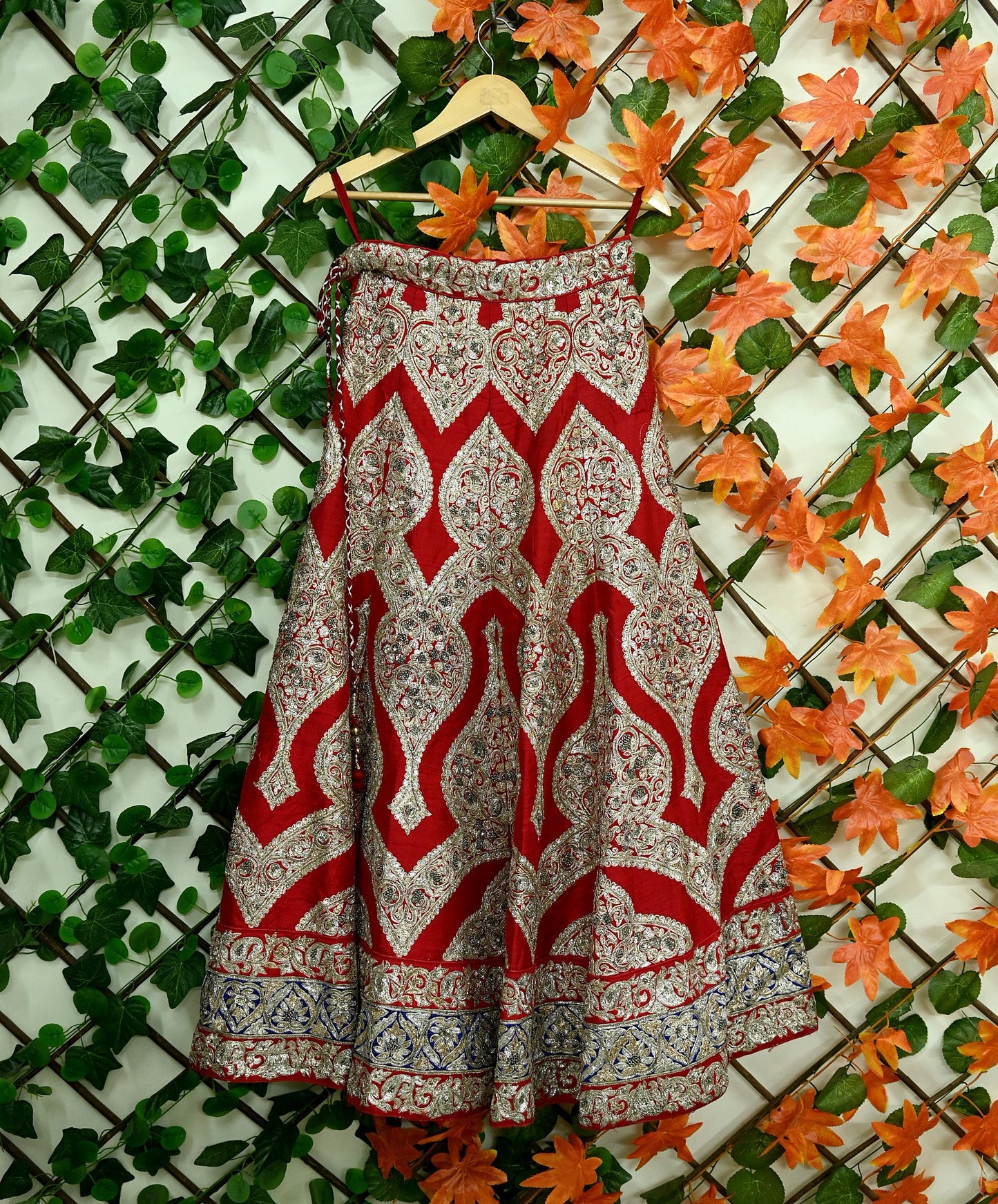 Indian Pre-owned Red Heavy Wedding Pure chhanderi Silk Hand Embroidered Lehenga/Skirt Designer By Sabyasachi Zardozi Bridal Wear