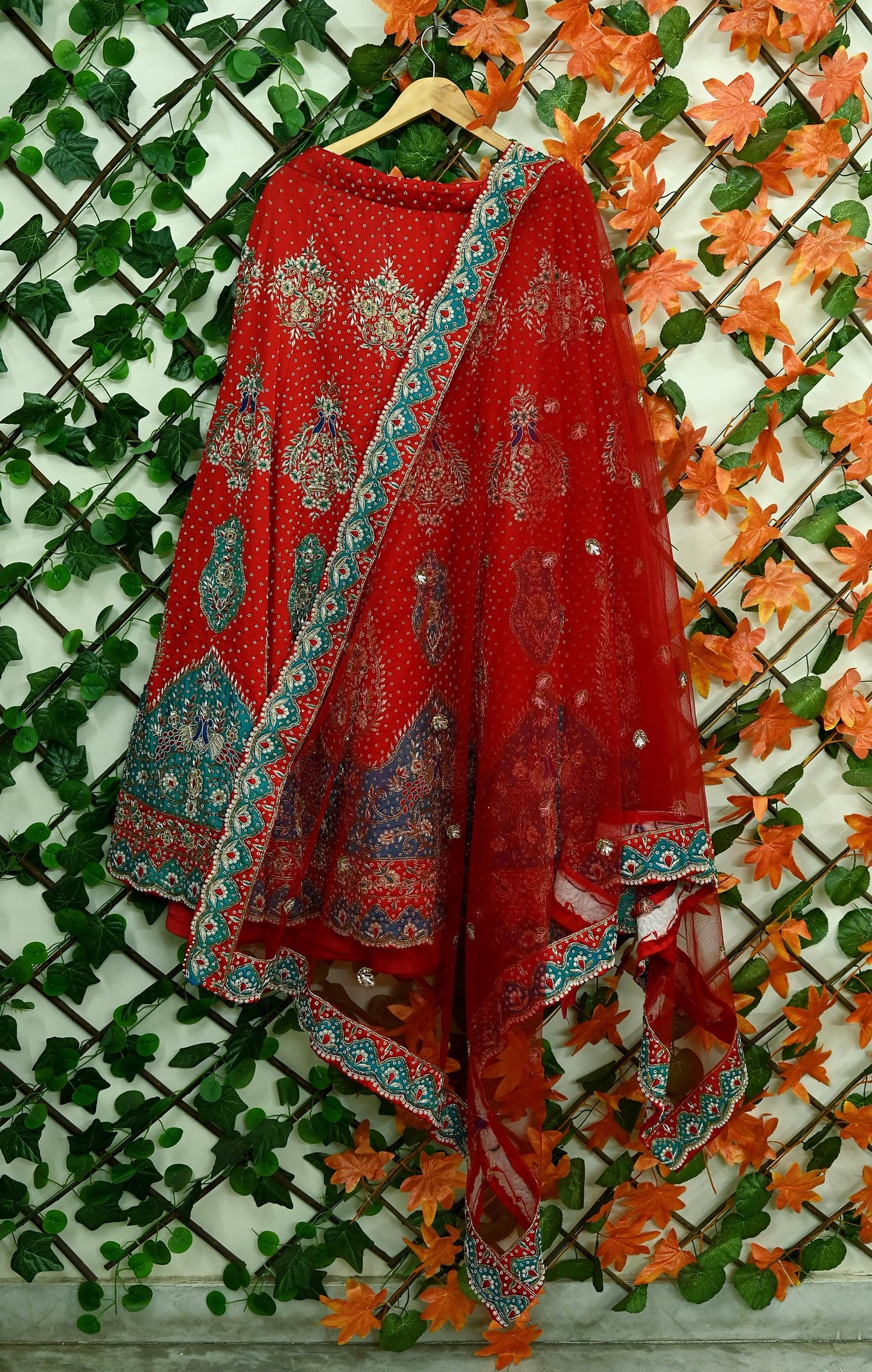 Indian Pre-owned Heavy Wedding Red Pure Satin Silk & Net Hand Embroidered Lehenga/Dupatta Designer By Anamika Khanna Bridal Wear