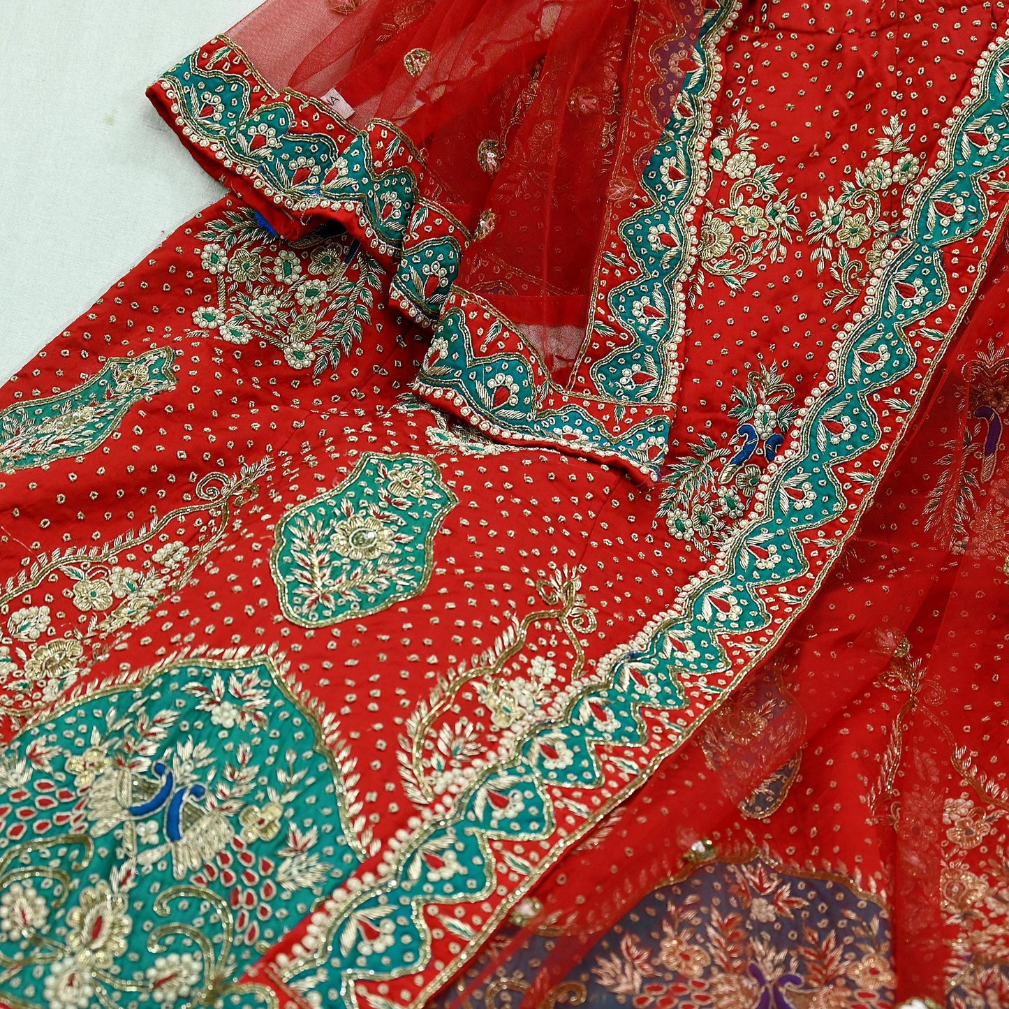 Indian Pre-owned Heavy Wedding Red Pure Satin Silk & Net Hand Embroidered Lehenga/Dupatta Designer By Anamika Khanna Bridal Wear