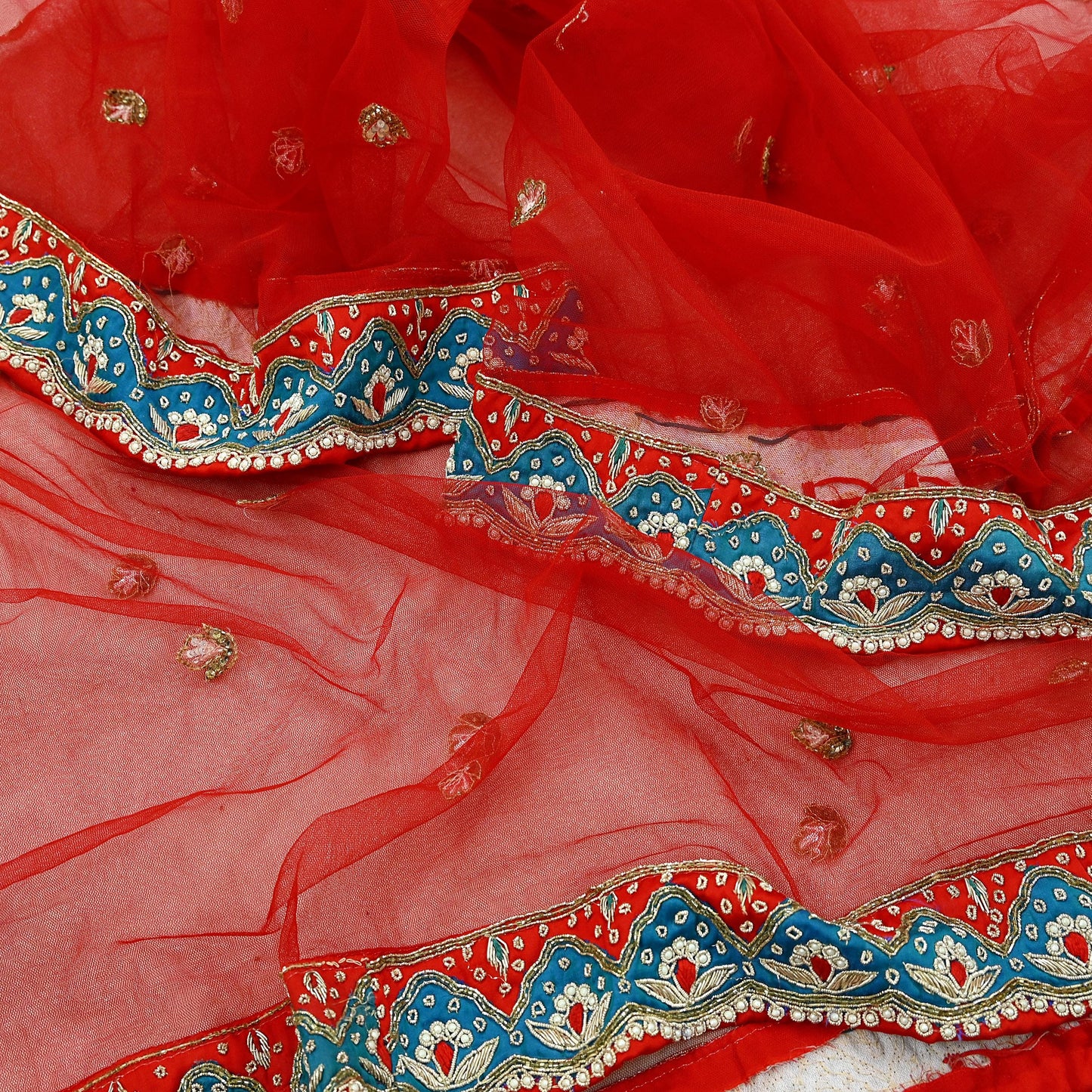 Indian Pre-owned Heavy Wedding Red Net/Mesh/ Velvet Hand Embroidered Lehenga/Dupatta Designer By Anamika Khanna Bridal Wear