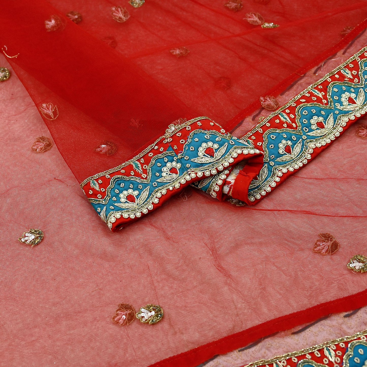Indian Pre-owned Heavy Wedding Red Net/Mesh/ Velvet Hand Embroidered Lehenga/Dupatta Designer By Anamika Khanna Bridal Wear