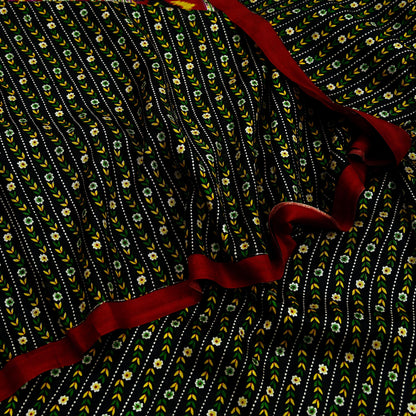 Indian Vintage Sari Black & Red Pure Silk Printed Sarees 5yd Sewing Craft Fabric Dress Making Soft For Crafting Quilting Upcycle