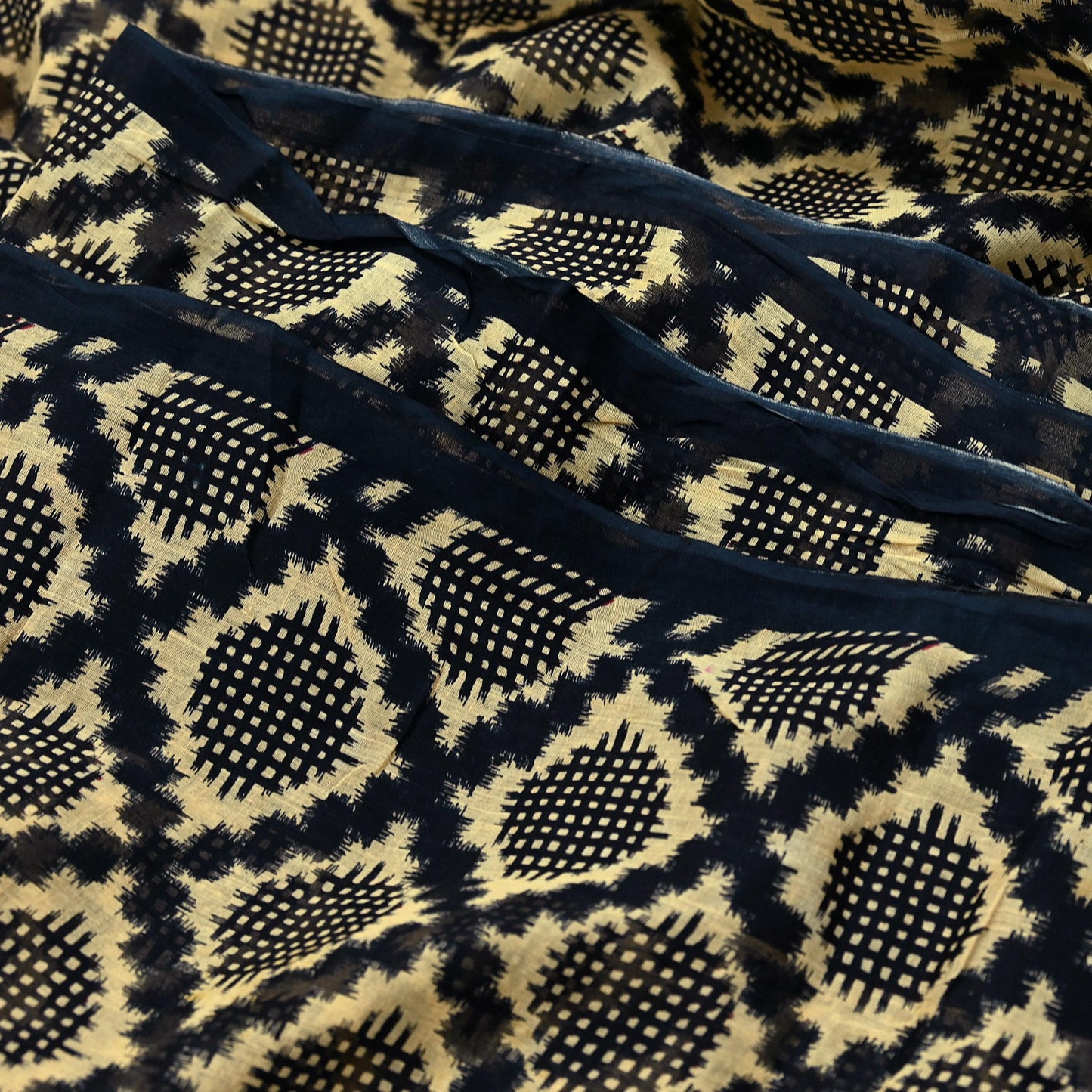 Indian Vintage Sari Beige & Black Printed Pure Cotton Sarees Fabric Floral 5Yd Sarong Wrap Boho Fabric Kimono Soft Dress making Crafting