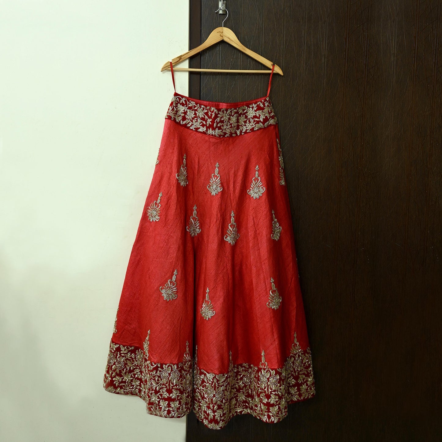 Indian Pre-owned Red Heavy Wedding Pure chhanderi Silk Hand Embroidered Unstitched Lehenga/Skirt Designer By Abdul Halder Bridal Wear