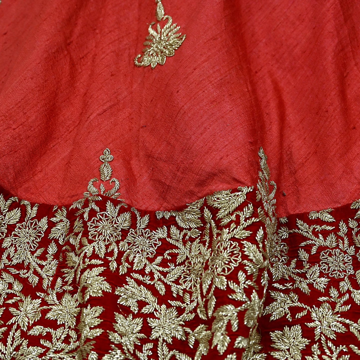 Indian Pre-owned Red Heavy Wedding Pure chhanderi Silk Hand Embroidered Unstitched Lehenga/Skirt Designer By Abdul Halder Bridal Wear