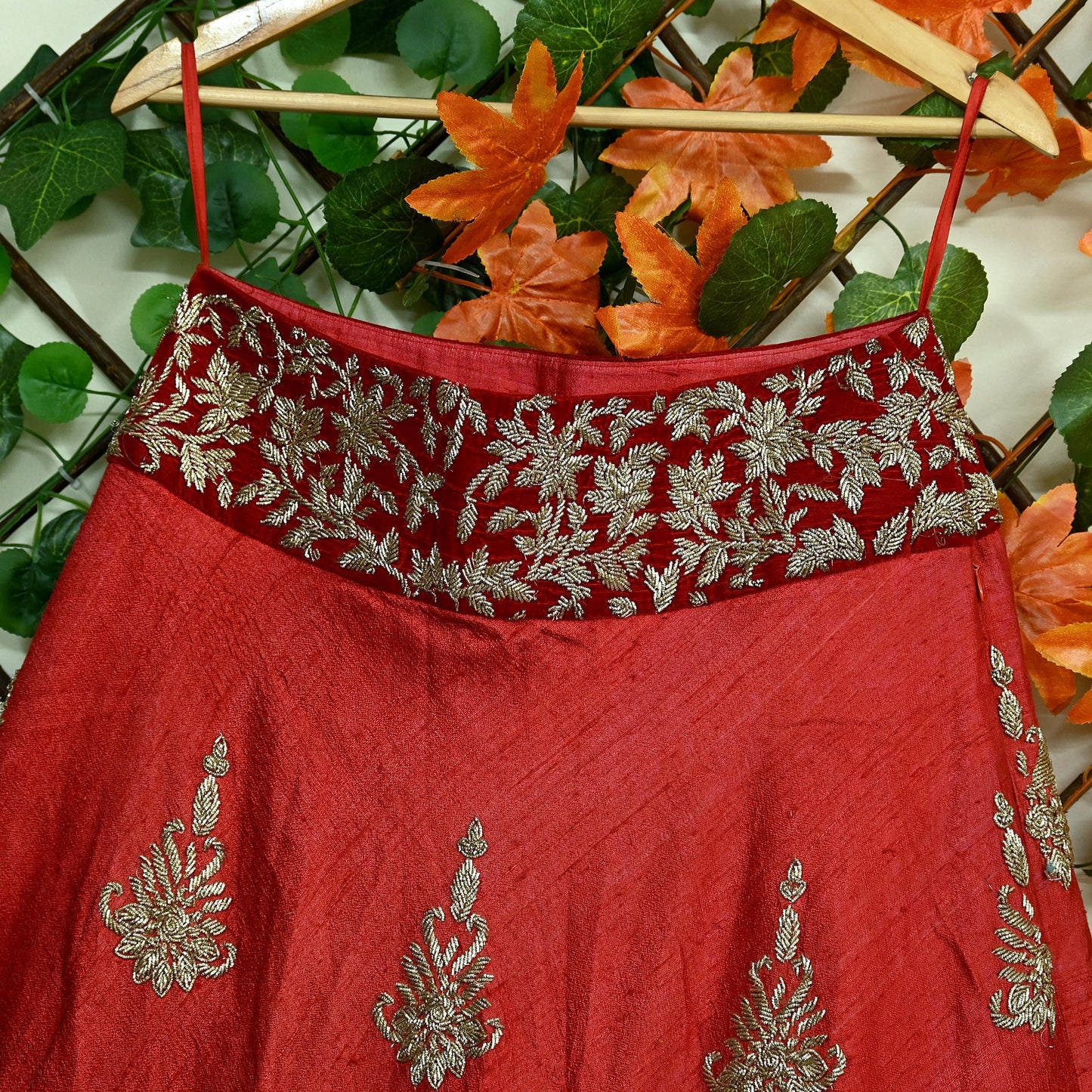 Indian Pre-owned Red Heavy Wedding Pure chhanderi Silk Hand Embroidered Unstitched Lehenga/Skirt Designer By Abdul Halder Bridal Wear