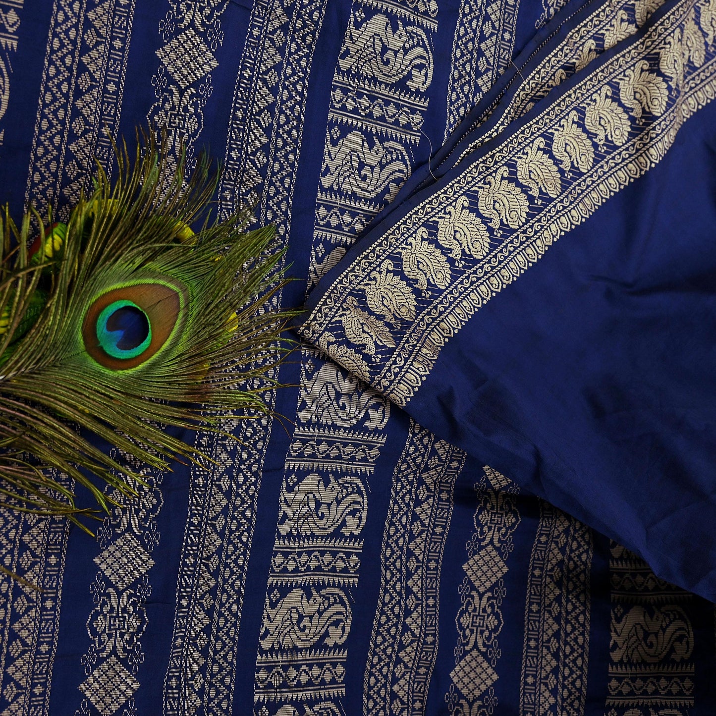 Indian Vintage Sari Blue Pure Cotton Hand Woven Baluchari Saree Craft Fabric 5yd Ethnic Humans Fringes Crafting Upcycle Quilting