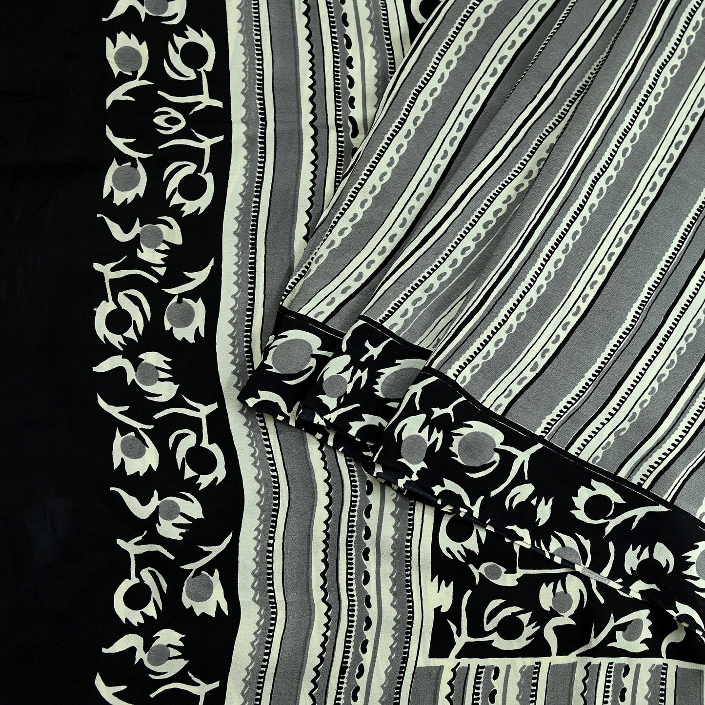 Indian Vintage Sari Ivory & Black Pure Crepe Silk Printed Saree 5yd Sewing Floral Soft Craft Fabric Wrap Dress Making Crafting Quilting