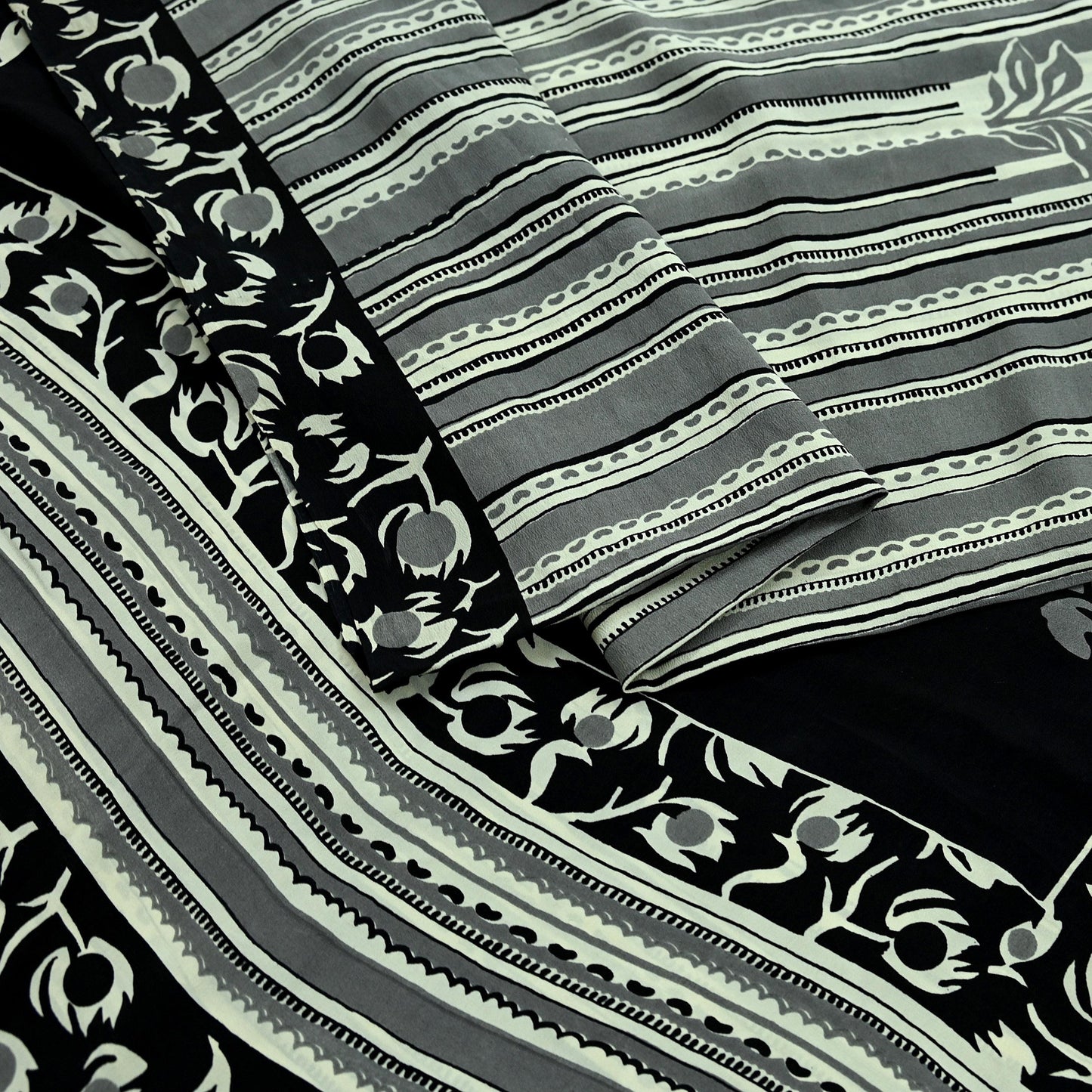 Indian Vintage Sari Ivory & Black Pure Crepe Silk Printed Saree 5yd Sewing Floral Soft Craft Fabric Wrap Dress Making Crafting Quilting