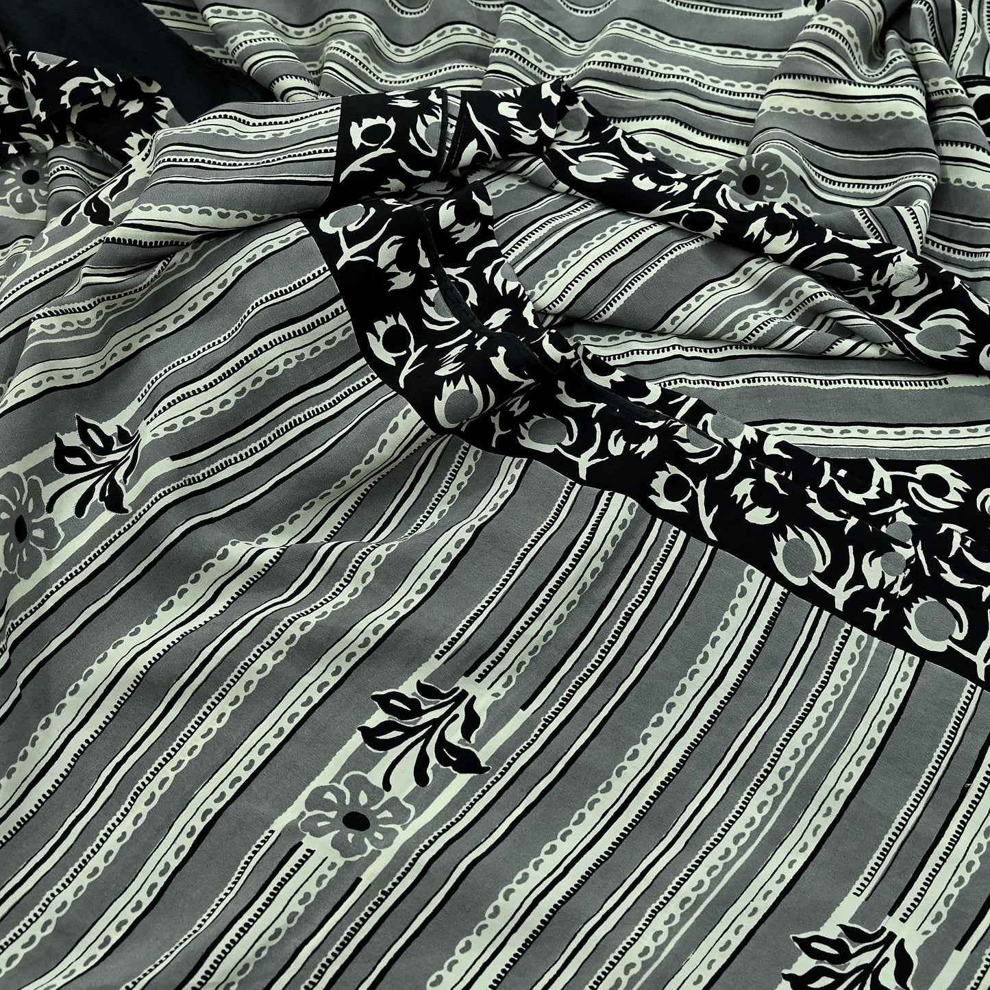 Indian Vintage Sari Ivory & Black Pure Crepe Silk Printed Saree 5yd Sewing Floral Soft Craft Fabric Wrap Dress Making Crafting Quilting