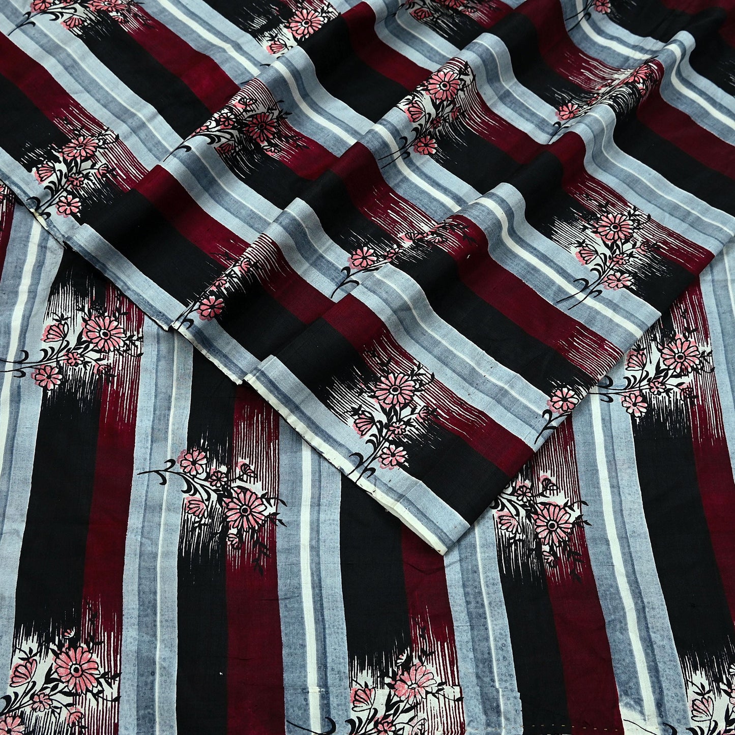 Indian Vintage Sari  Black & Maroon 100% Pure Silk Printed Saree 5yd Sewing Craft Fabric DressMaking Soft Quilting Crafting Upcycle Used