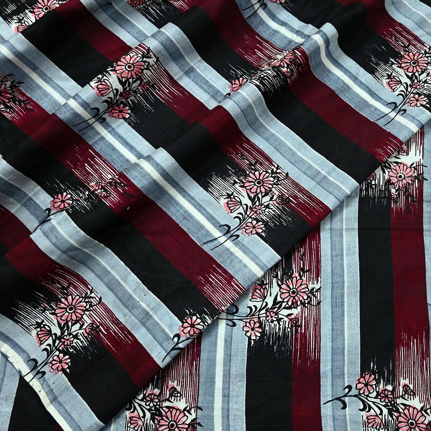 Indian Vintage Sari  Black & Maroon 100% Pure Silk Printed Saree 5yd Sewing Craft Fabric DressMaking Soft Quilting Crafting Upcycle Used