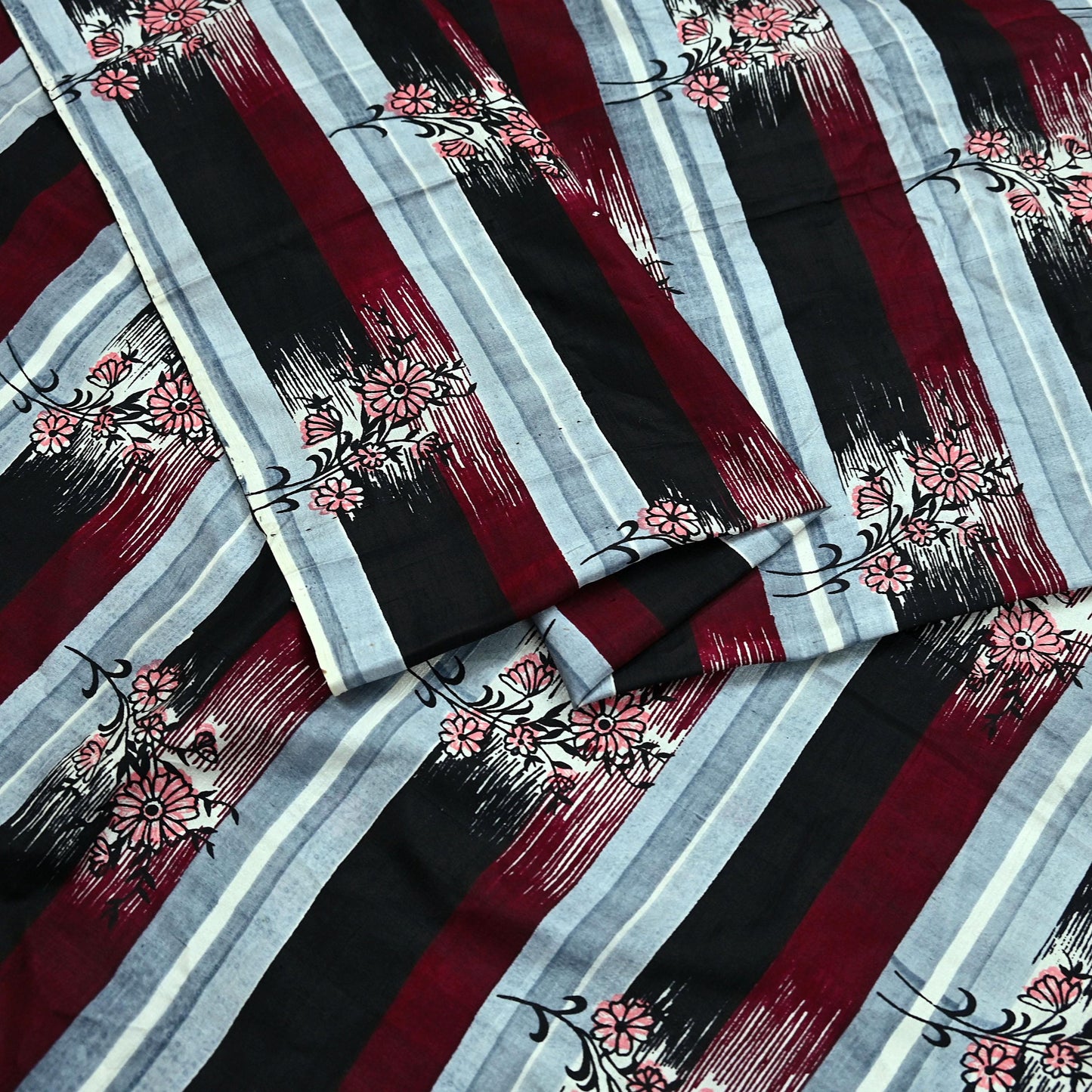 Indian Vintage Sari  Black & Maroon 100% Pure Silk Printed Saree 5yd Sewing Craft Fabric DressMaking Soft Quilting Crafting Upcycle Used