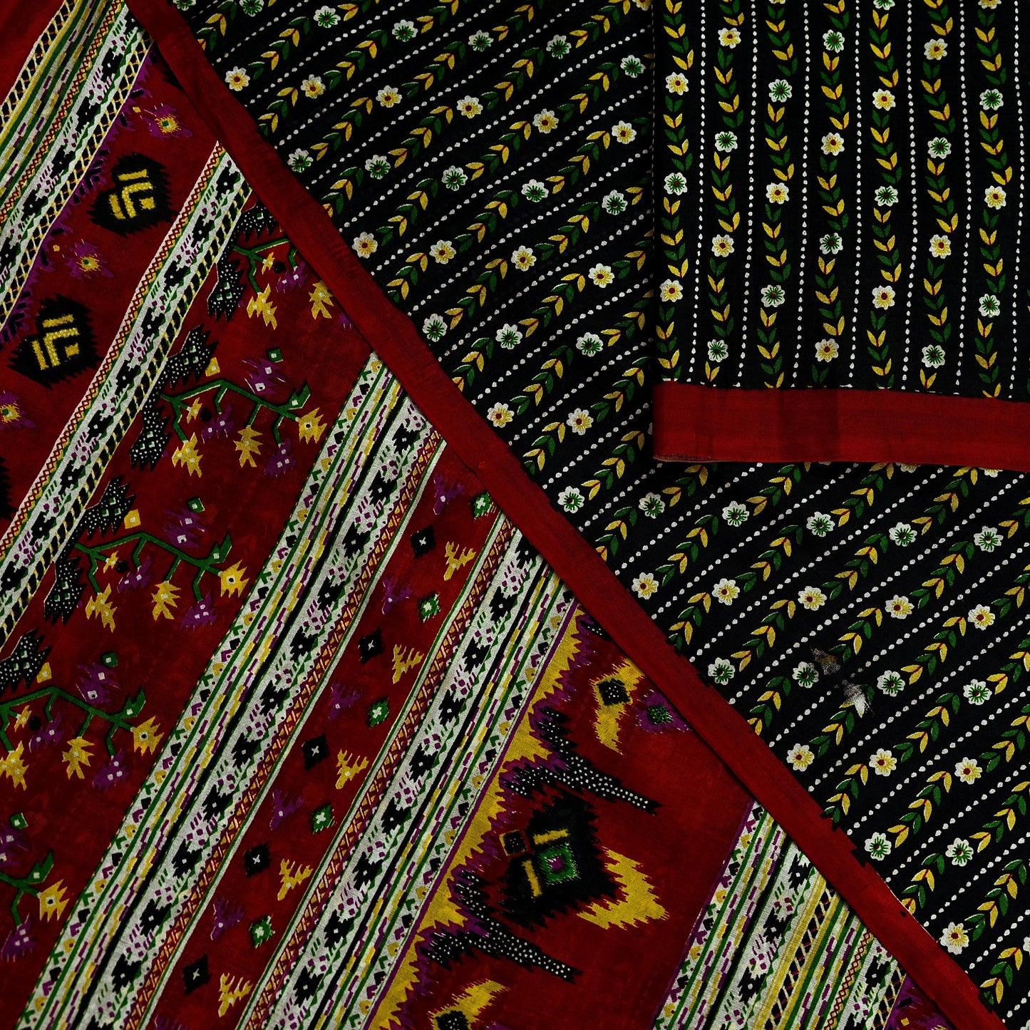 Indian Vintage Sari Black & Red Pure Silk Printed Sarees 5yd Sewing Craft Fabric Dress Making Soft For Crafting Quilting Upcycle