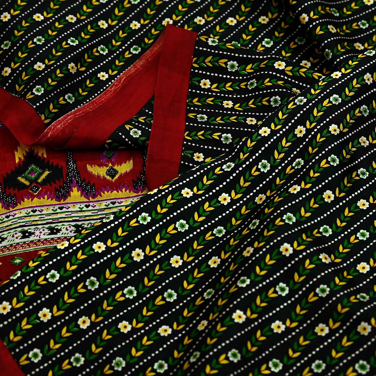 Indian Vintage Sari Black & Red Pure Silk Printed Sarees 5yd Sewing Craft Fabric Dress Making Soft For Crafting Quilting Upcycle