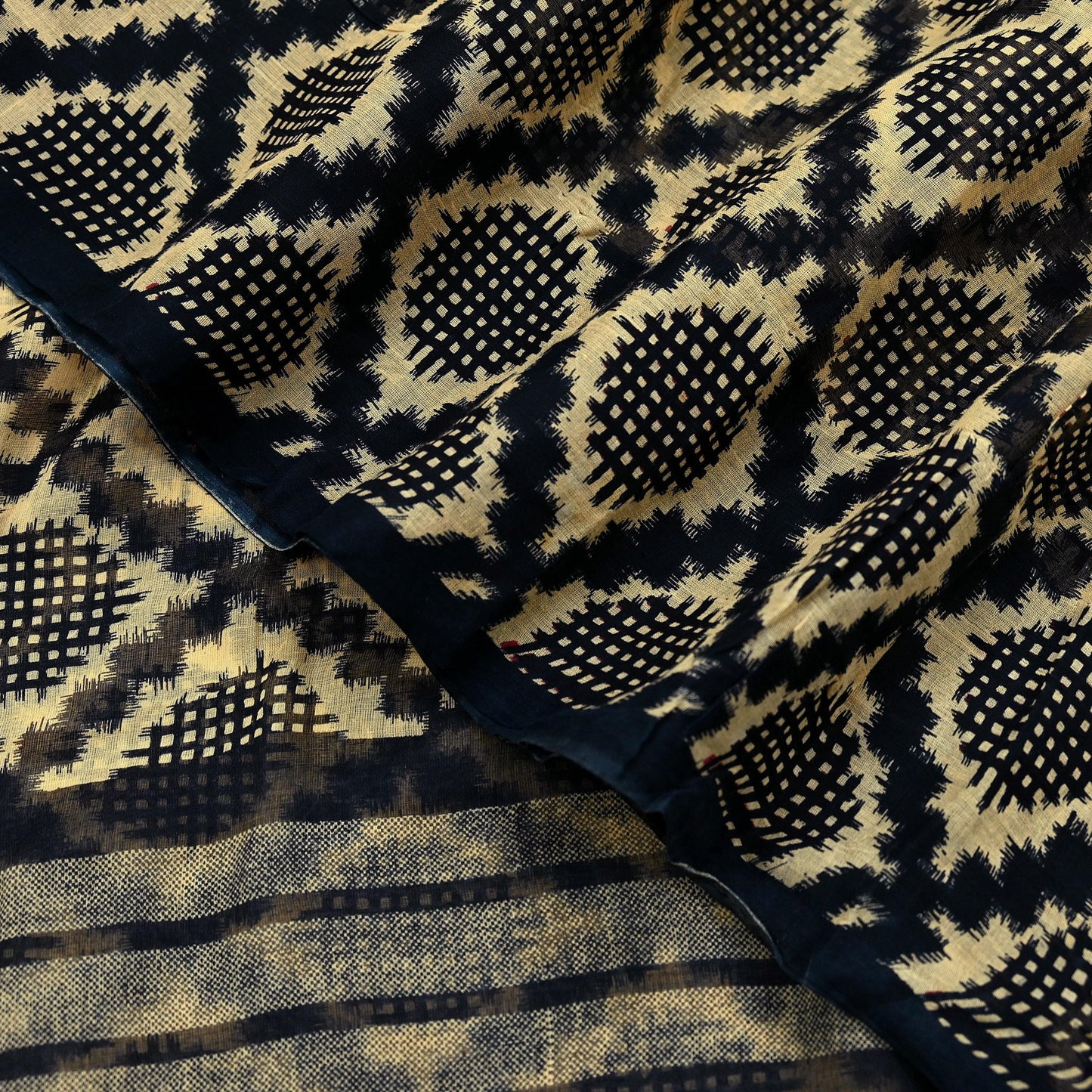 Indian Vintage Sari Beige & Black Printed Pure Cotton Sarees Fabric Floral 5Yd Sarong Wrap Boho Fabric Kimono Soft Dress making Crafting