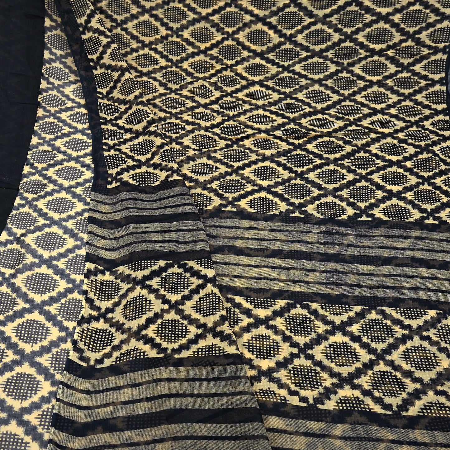 Indian Vintage Sari Beige & Black Printed Pure Cotton Sarees Fabric Floral 5Yd Sarong Wrap Boho Fabric Kimono Soft Dress making Crafting