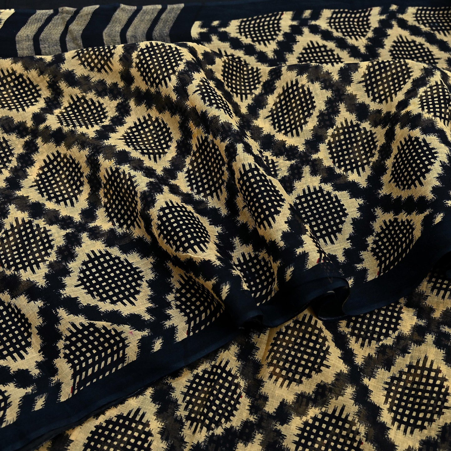 Indian Vintage Sari Beige & Black Printed Pure Cotton Sarees Fabric Floral 5Yd Sarong Wrap Boho Fabric Kimono Soft Dress making Crafting