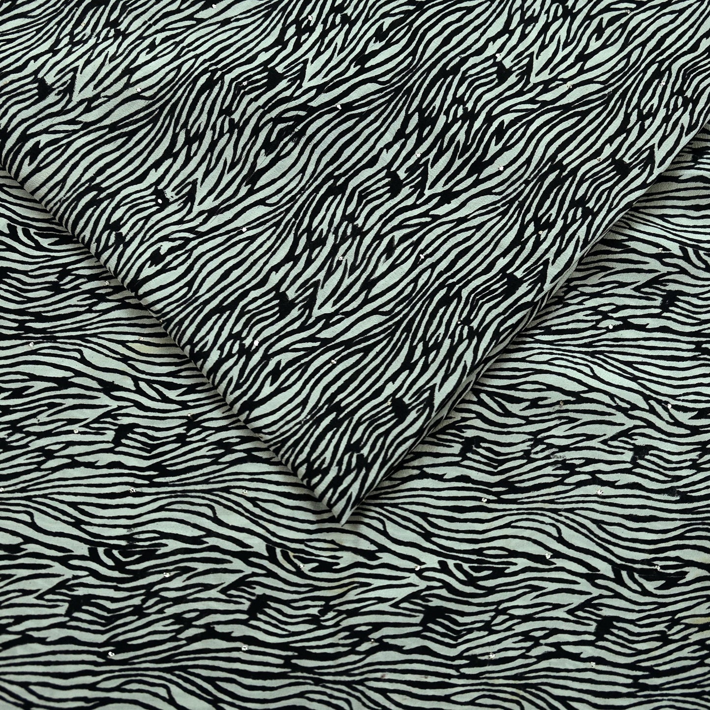 Indian Vintage Sari White & Black Pure Crepe Silk Mukesh Work Printed Sarees 5yd Sewing Craft Fabric Ethnic Upcycle Dress Making Quilting