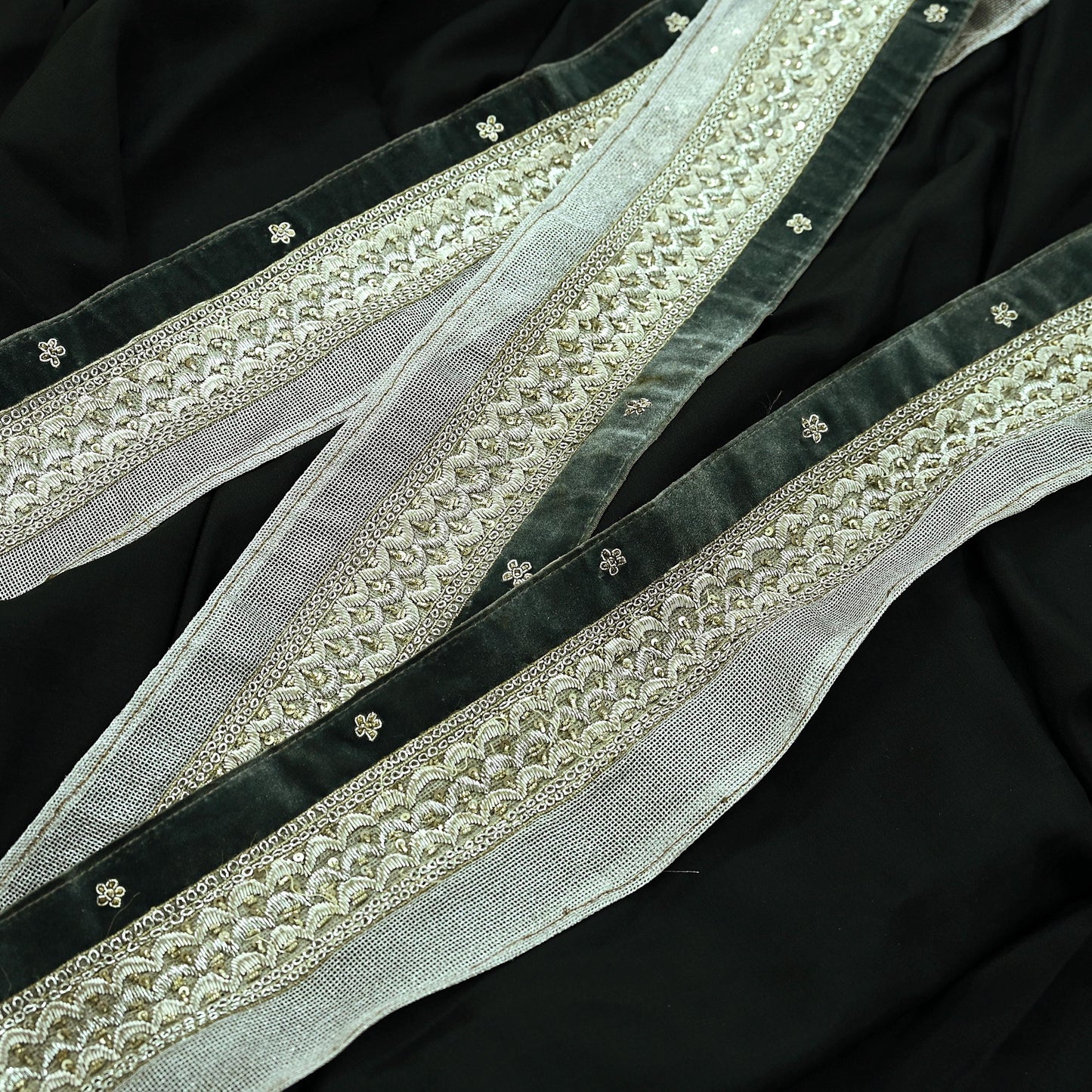 Indian Vintage Silver Sari Border Hand Embroidered 1yd Craft Trim Lace Sewing Tissue Ribbon Recycled Sari Border Zardozi/ Dabka Zari