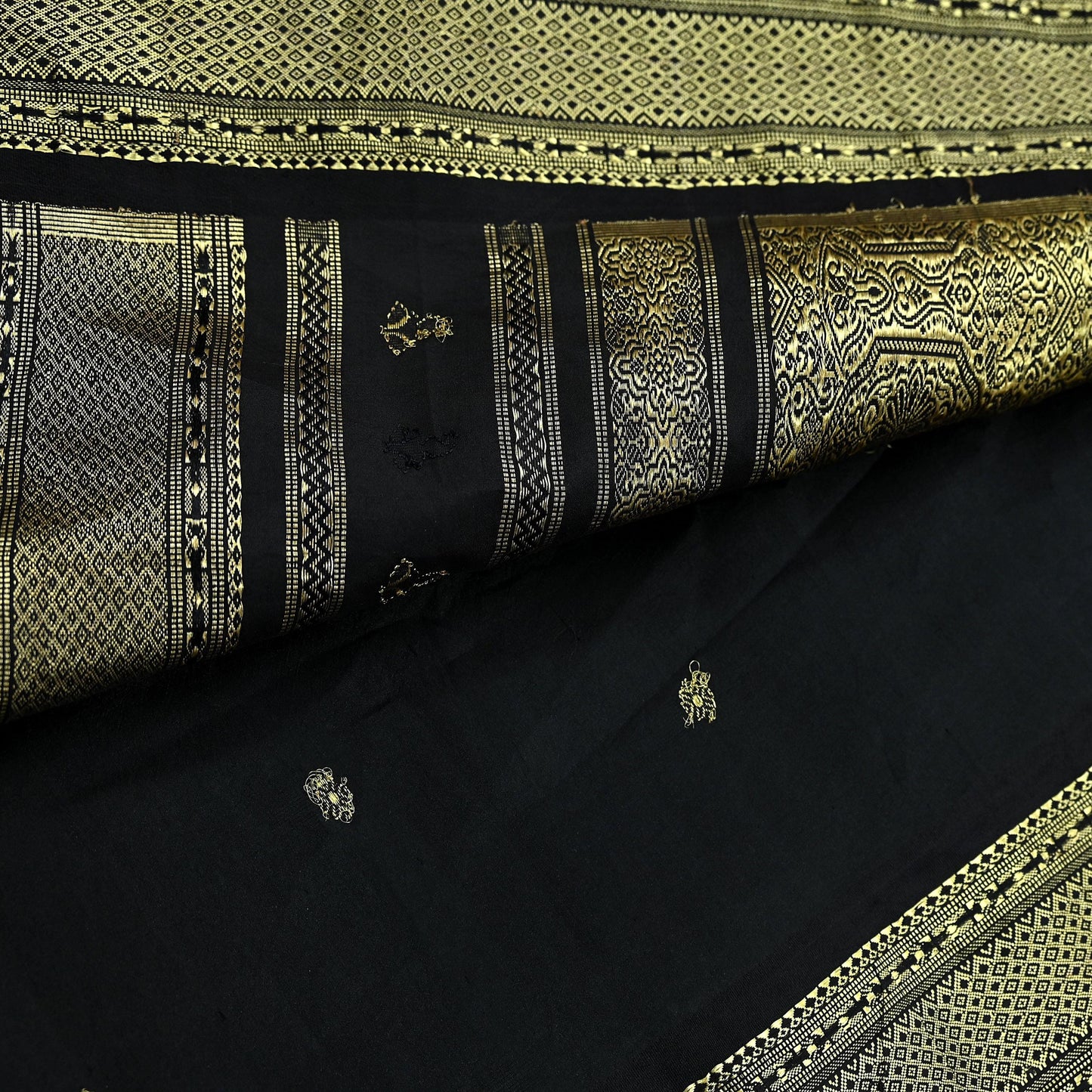 Indian Vintage Heavy Sarees Black 100% Pure Silk Hand Woven Kanjivaram Sari Craft Fabric 5Yd Ethnic Zari Fringes Dress Making Quilting