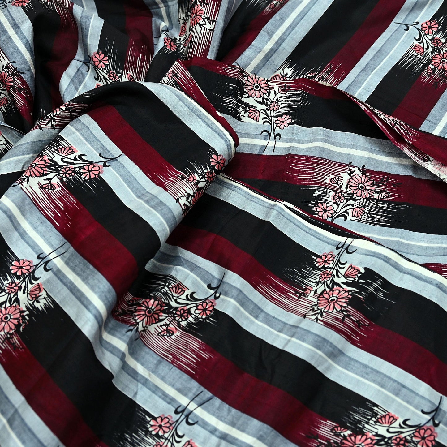 Indian Vintage Sari  Black & Maroon 100% Pure Silk Printed Saree 5yd Sewing Craft Fabric DressMaking Soft Quilting Crafting Upcycle Used