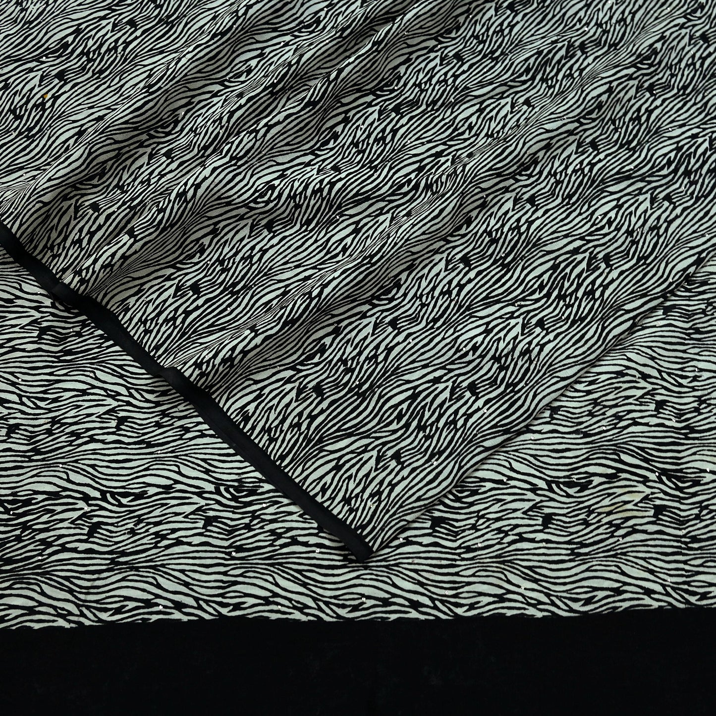Indian Vintage Sari White & Black Pure Crepe Silk Mukesh Work Printed Sarees 5yd Sewing Craft Fabric Ethnic Upcycle Dress Making Quilting
