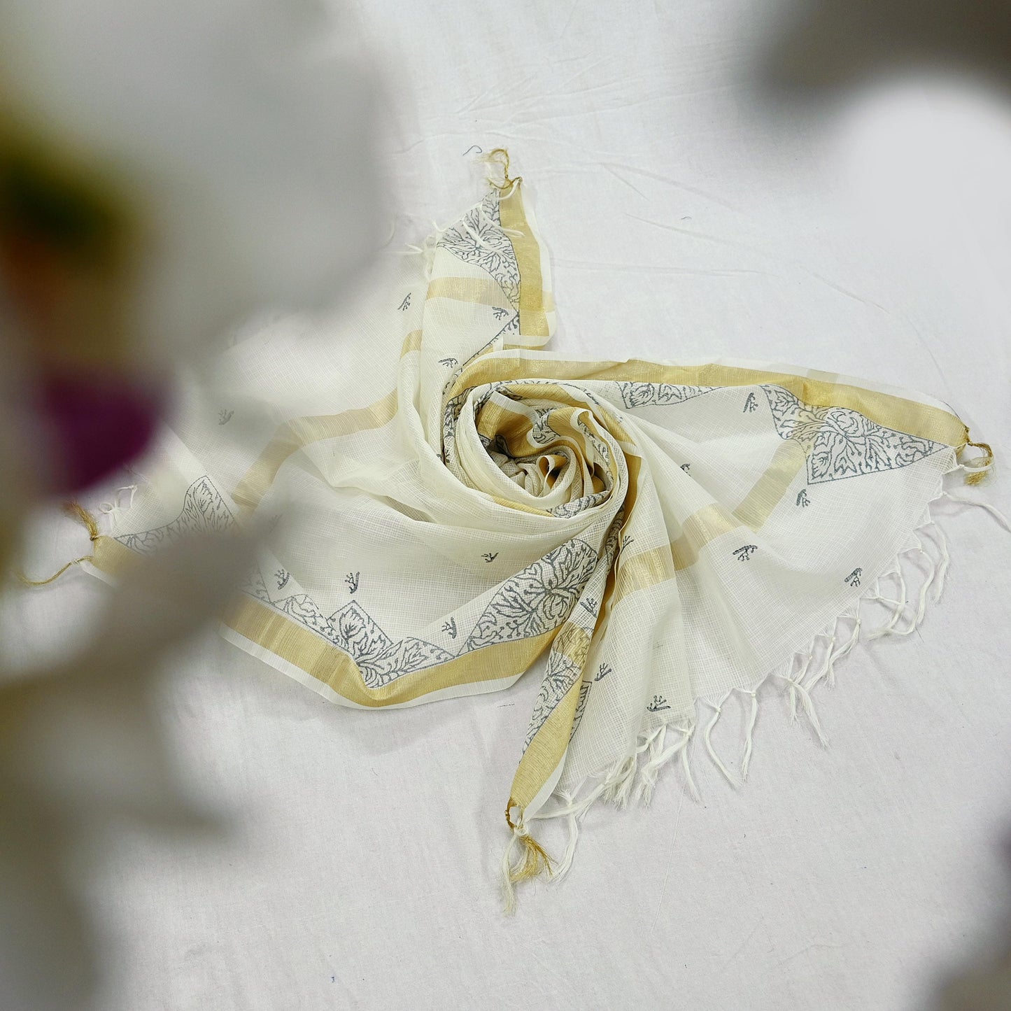 Indian Vintage Dupatta White Long Stole Hand Woven Chanderi Scarf Veil Soft Floral Zari Fringes