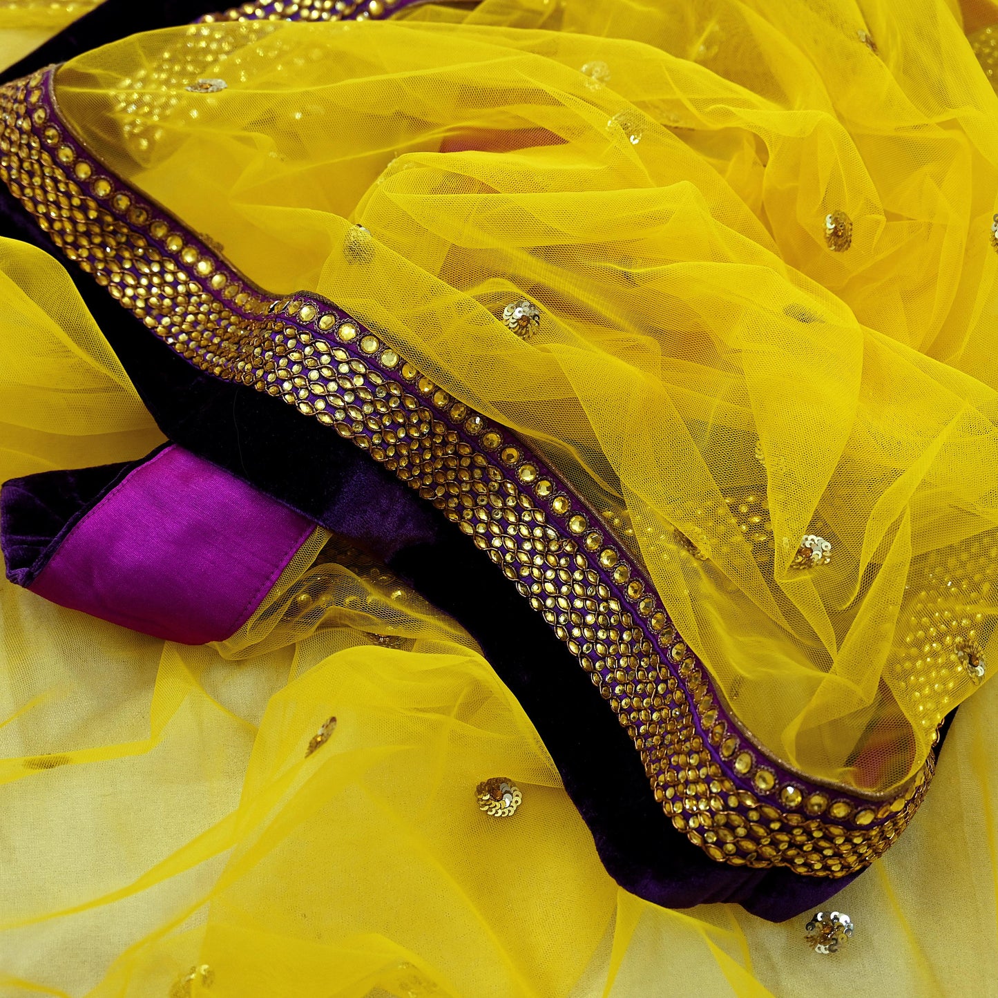 Indian Vintage Heavy Bridal Dupatta Yellow Net Mesh Long Stole Hand Embroidered Scarves Wedding/Party Wear