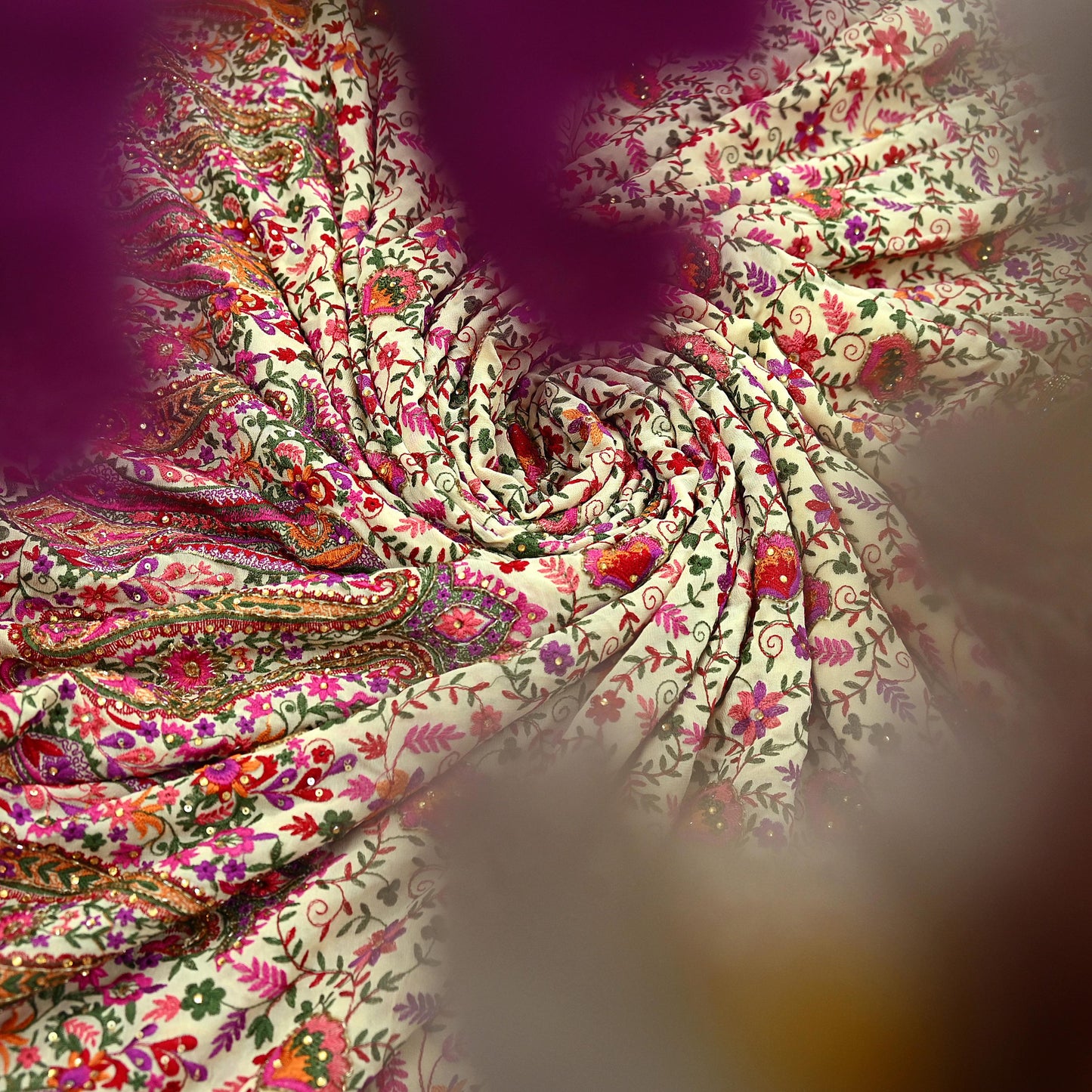 Indian Pre-owned Heavy Sari Beige Pure Georgette Silk Hand Embroidered Sarees Designer Abu Jani 5Yd Sewing Ethnic Sarees