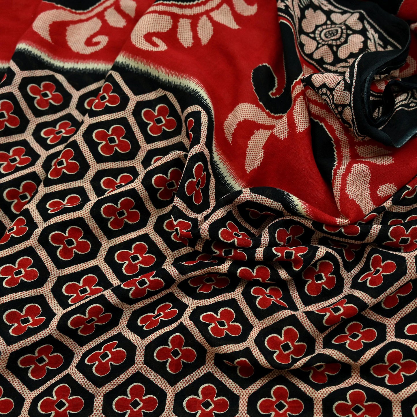 Indian Vintage Sari Red & Black Printed 100% Pure Cotton Sarees Craft Fabric 5Yard Sewing Sarong Wrap Boho Floral Dress making Quilting Soft