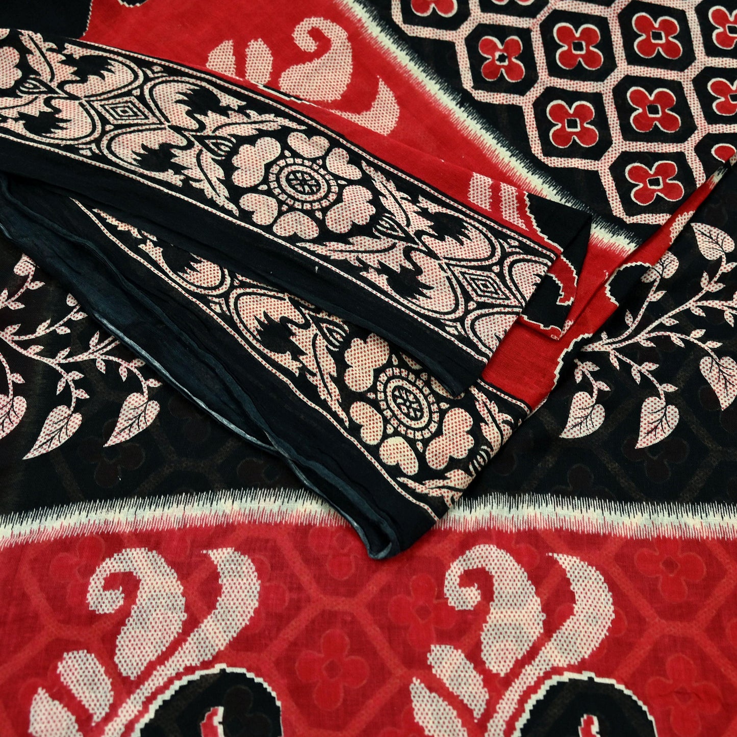 Indian Vintage Sari Red & Black Printed 100% Pure Cotton Sarees Craft Fabric 5Yard Sewing Sarong Wrap Boho Floral Dress making Quilting Soft