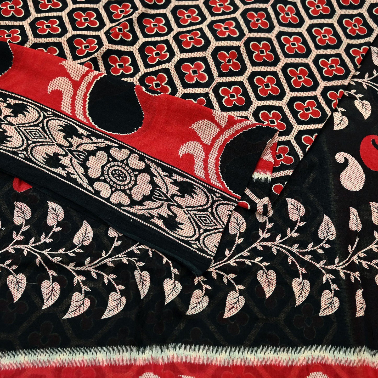 Indian Vintage Sari Red & Black Printed 100% Pure Cotton Sarees Craft Fabric 5Yard Sewing Sarong Wrap Boho Floral Dress making Quilting Soft